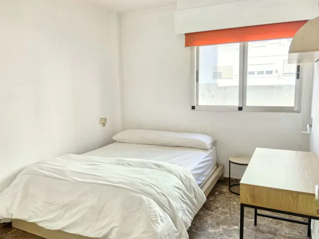 Private room in Calle Poeta Vila y Blanco, Alicante (1727606) room image 1