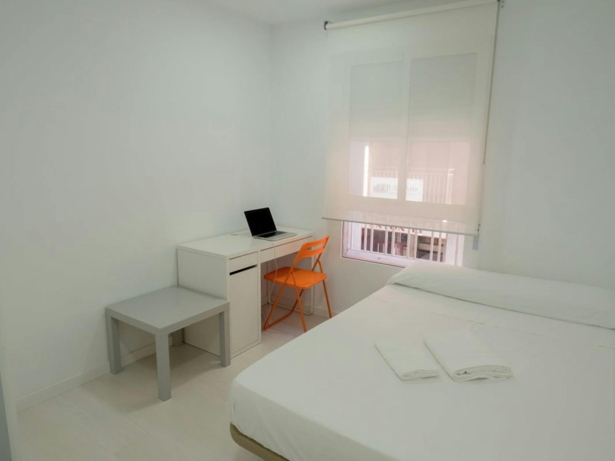 Private room in Calle Manuel Antón, Alicante (1727609) room image 1