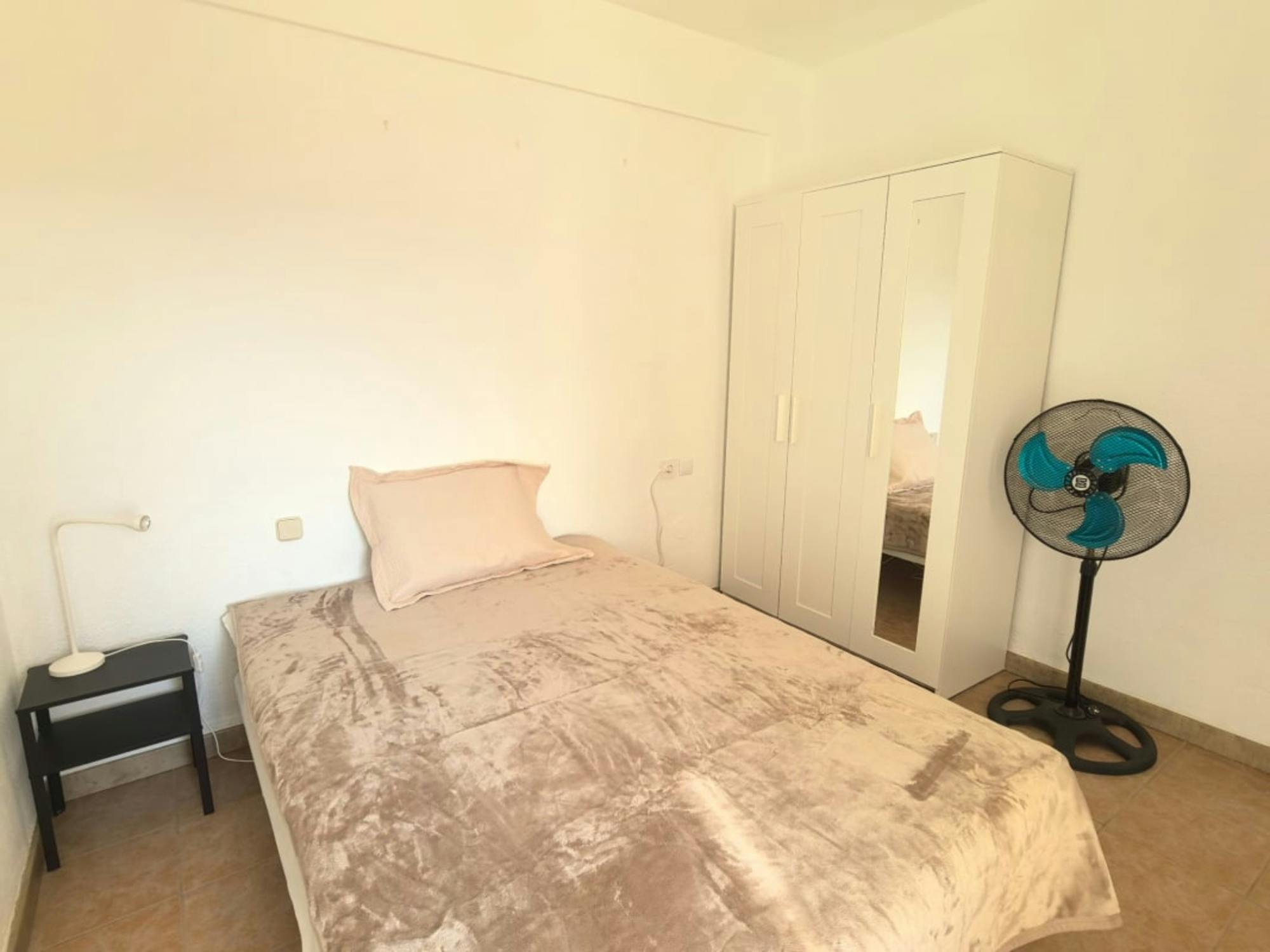 Private room in Carrer Doctor Santaolalla, Alicante (1727610) room image 1