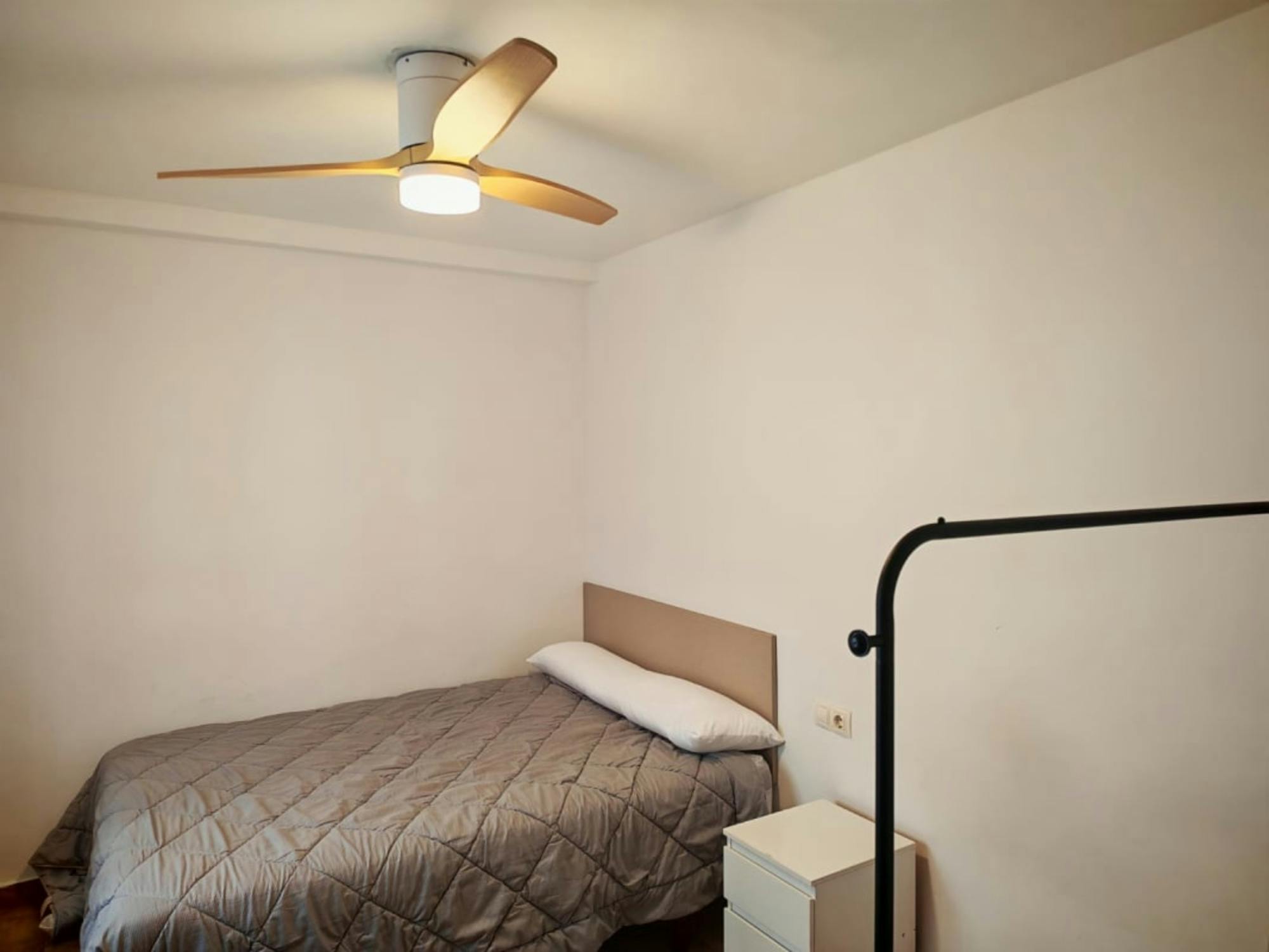 Private room in Carrer València, Alicante (1727611) room image 2