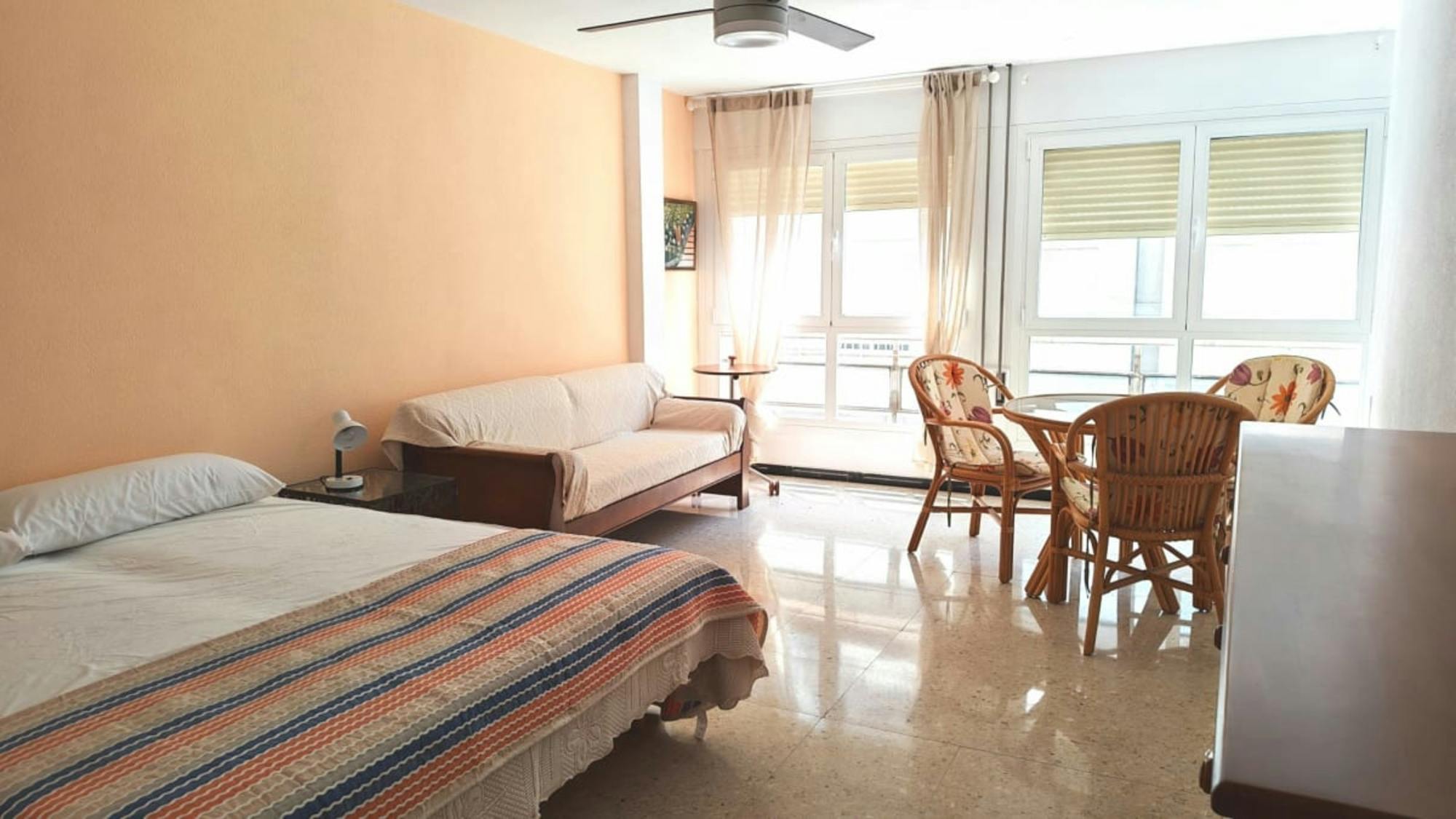 Private room in Carrer Italia, Alicante (1727612) room image 2