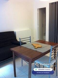 Apartment for rent for €575 per month in La Rochelle, Rue de la Ferté