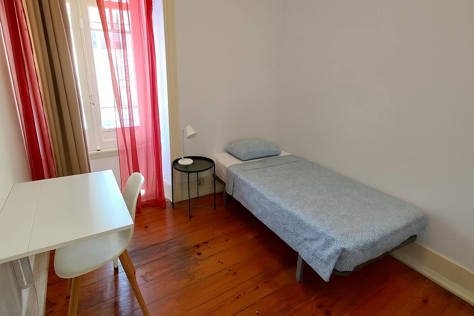 Rua de Santa Marta, Lisbon preview
