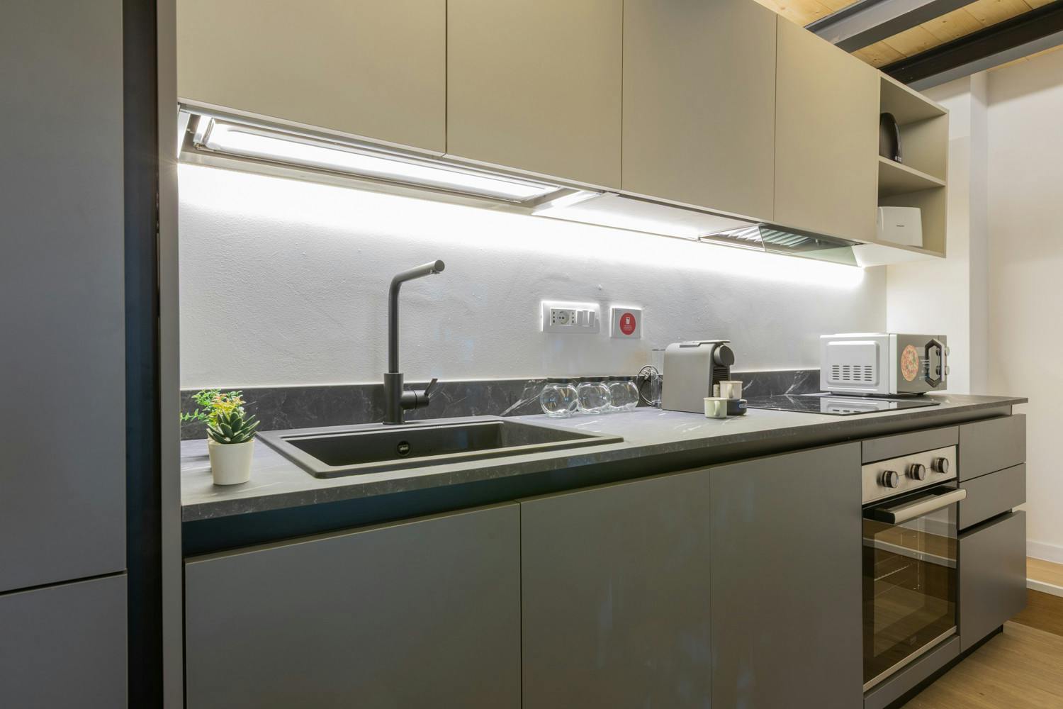 1-Bedroom Apartment in Corso Sicilia, Turin (1727776) ROOM 2