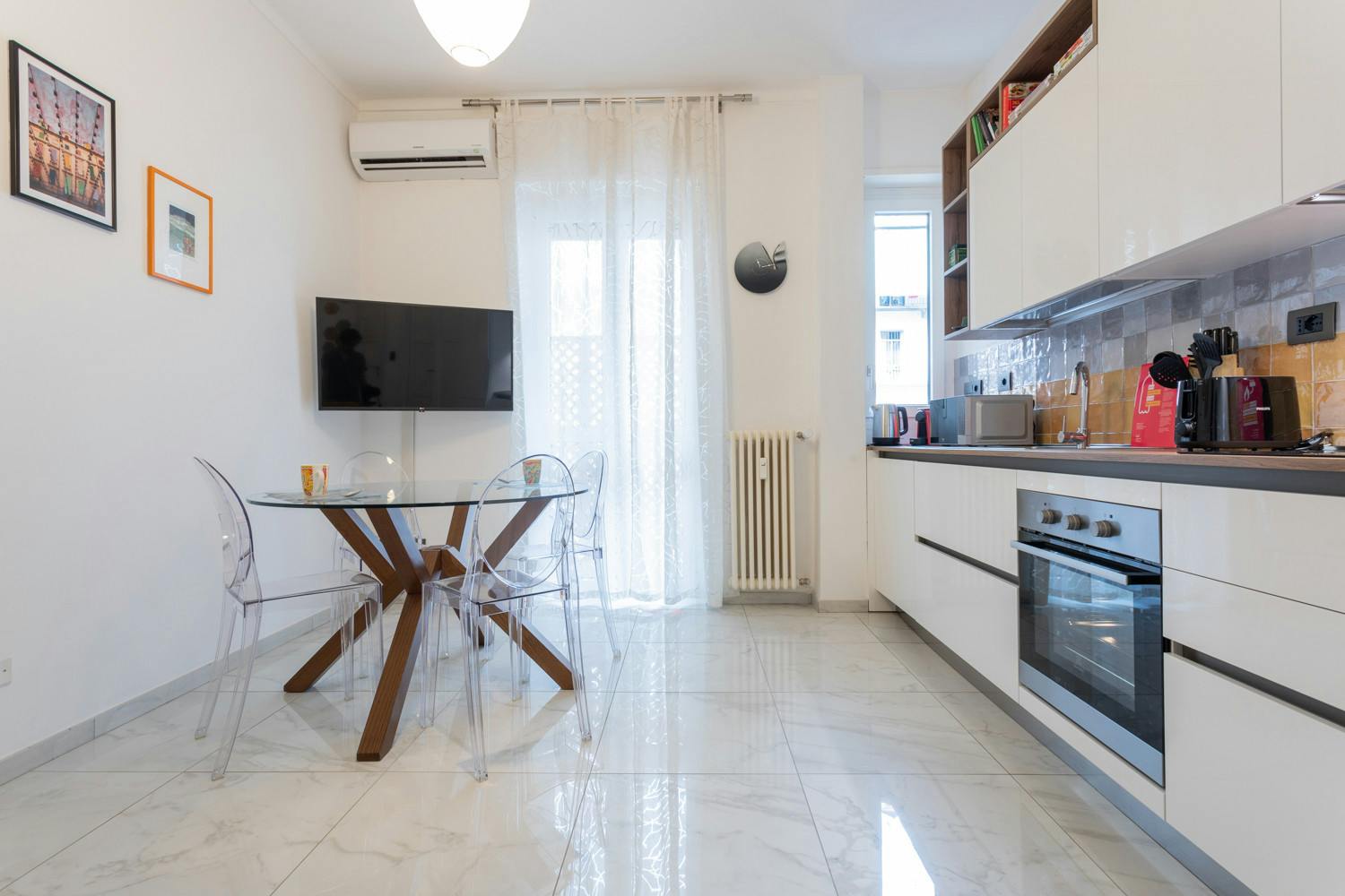 1-Bedroom Apartment in Via Claudio Beaumont, Turin (1727789) ROOM