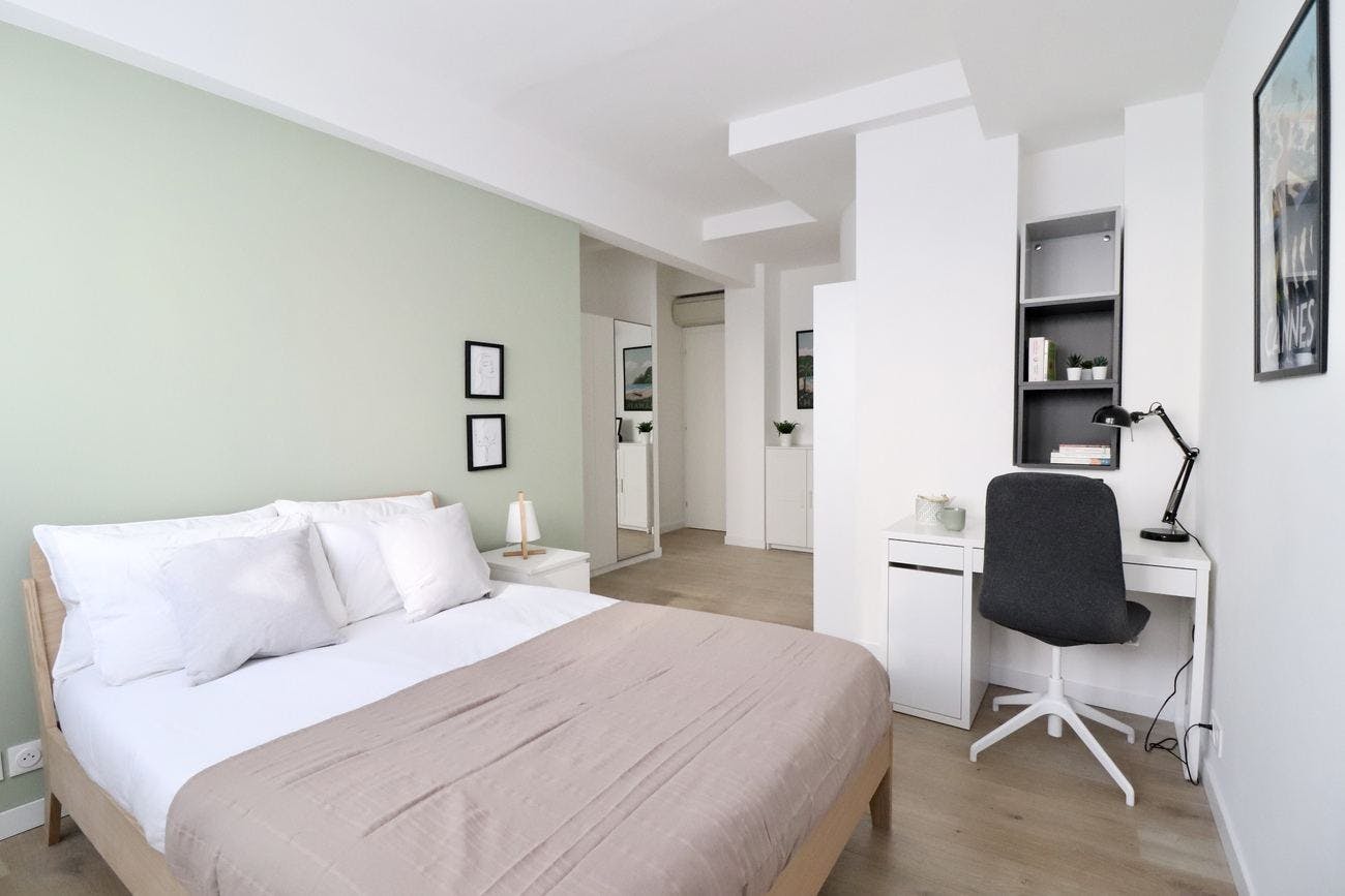 Private room in Rue de France, Nice (1728066) room image 1