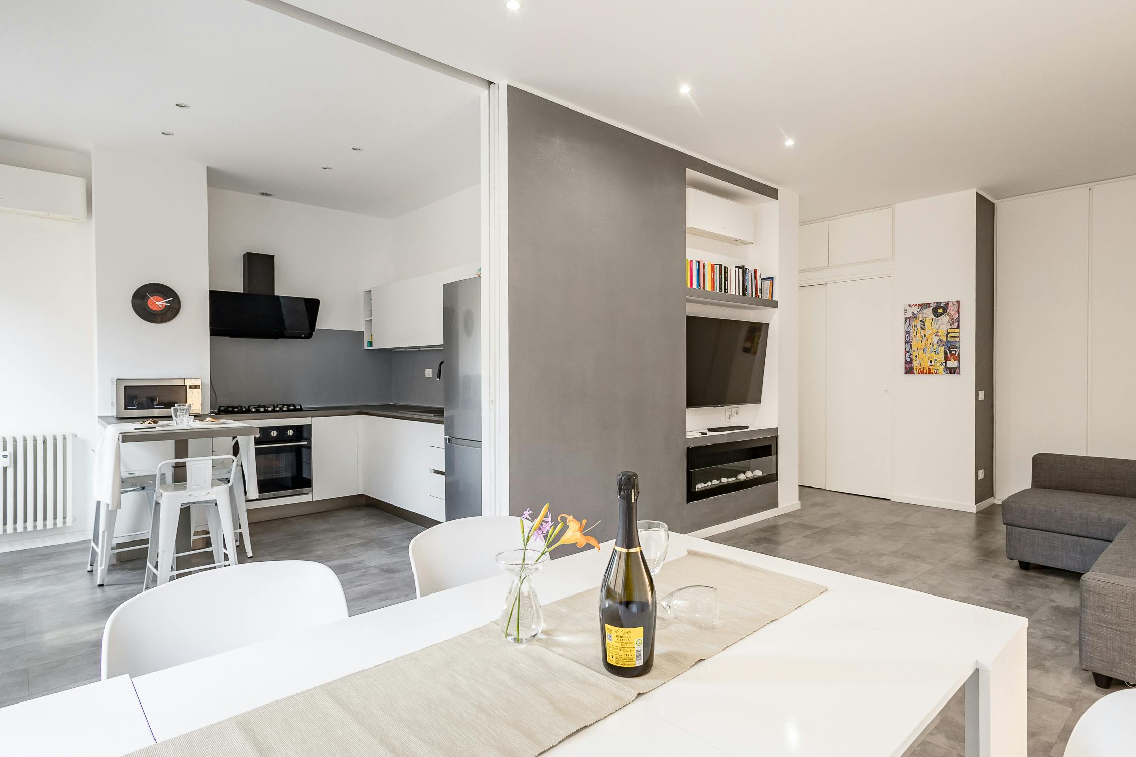 2-Bedroom Apartment in Via Tiberio Imperatore, Rome (1728121) ROOM