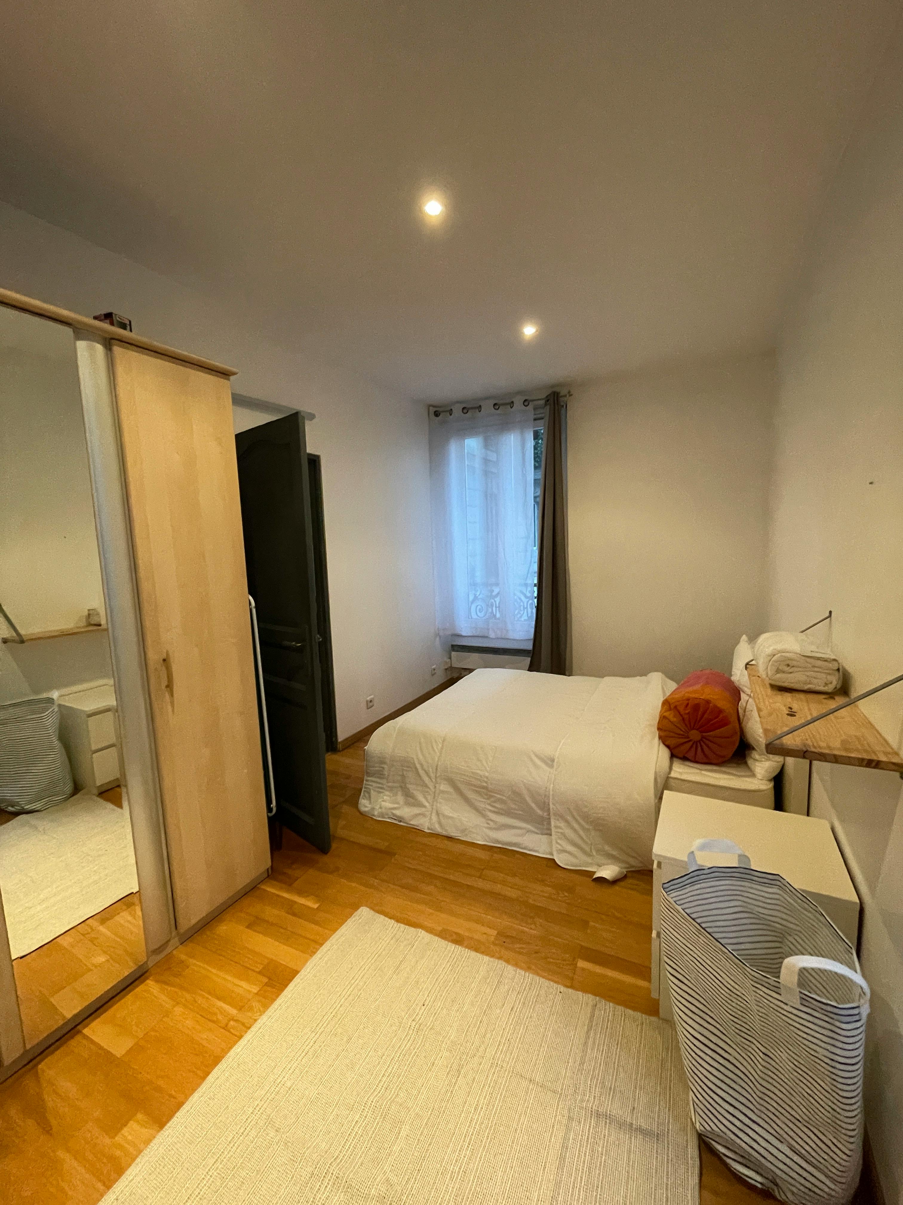 Rue de Clichy, Paris preview
