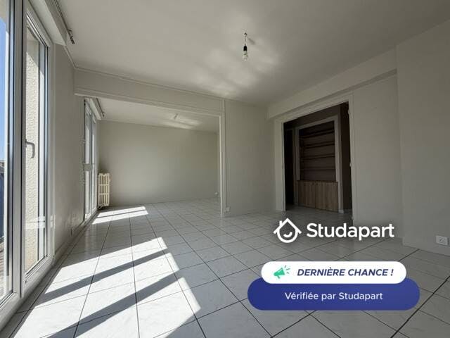 Apartamento para alugar por € 950 por mês em Reims, Rue du Barbâtre
