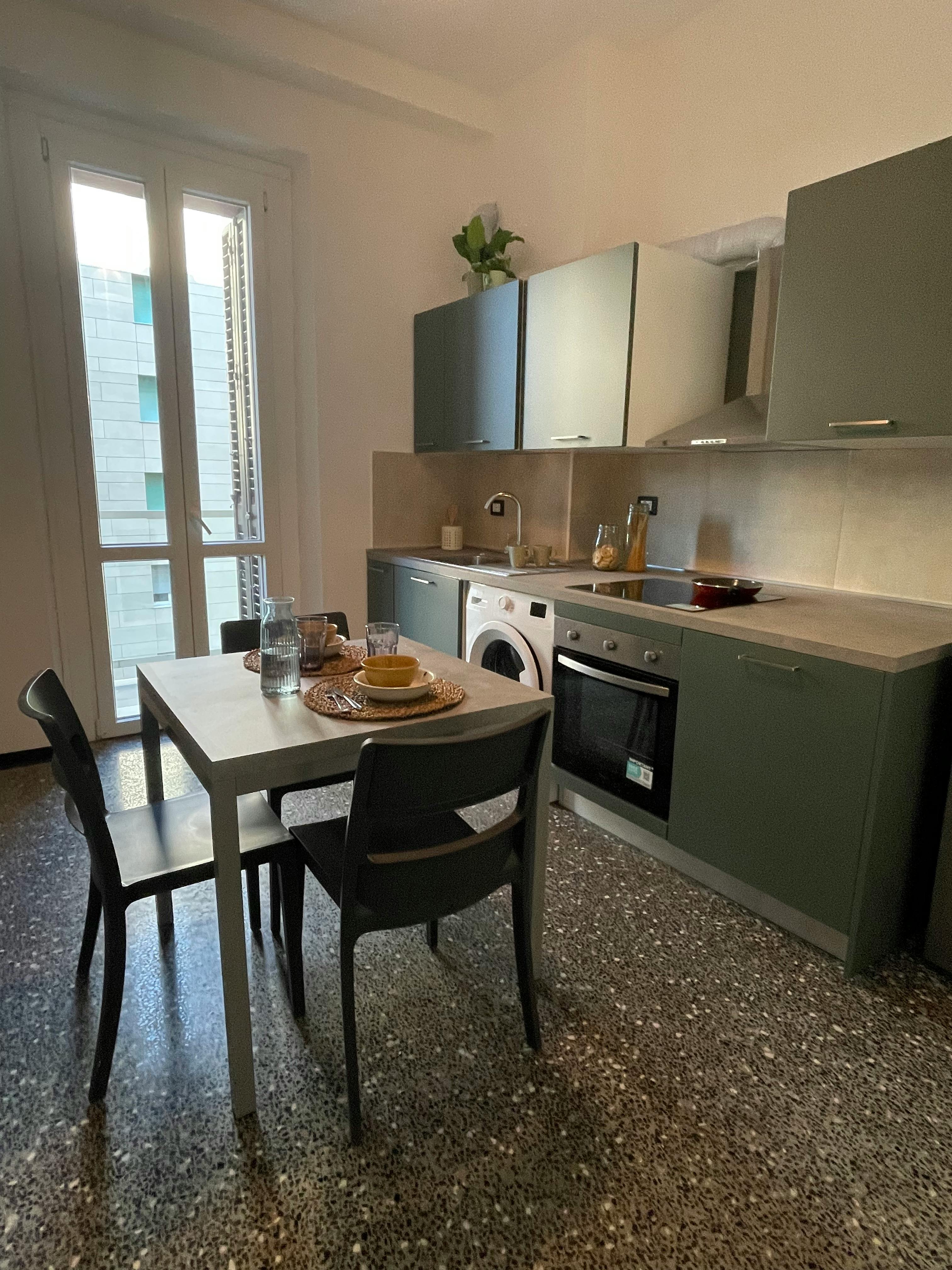 Chambre privée à louer pour 250 €/mois à Genoa, Via Enrico Porro