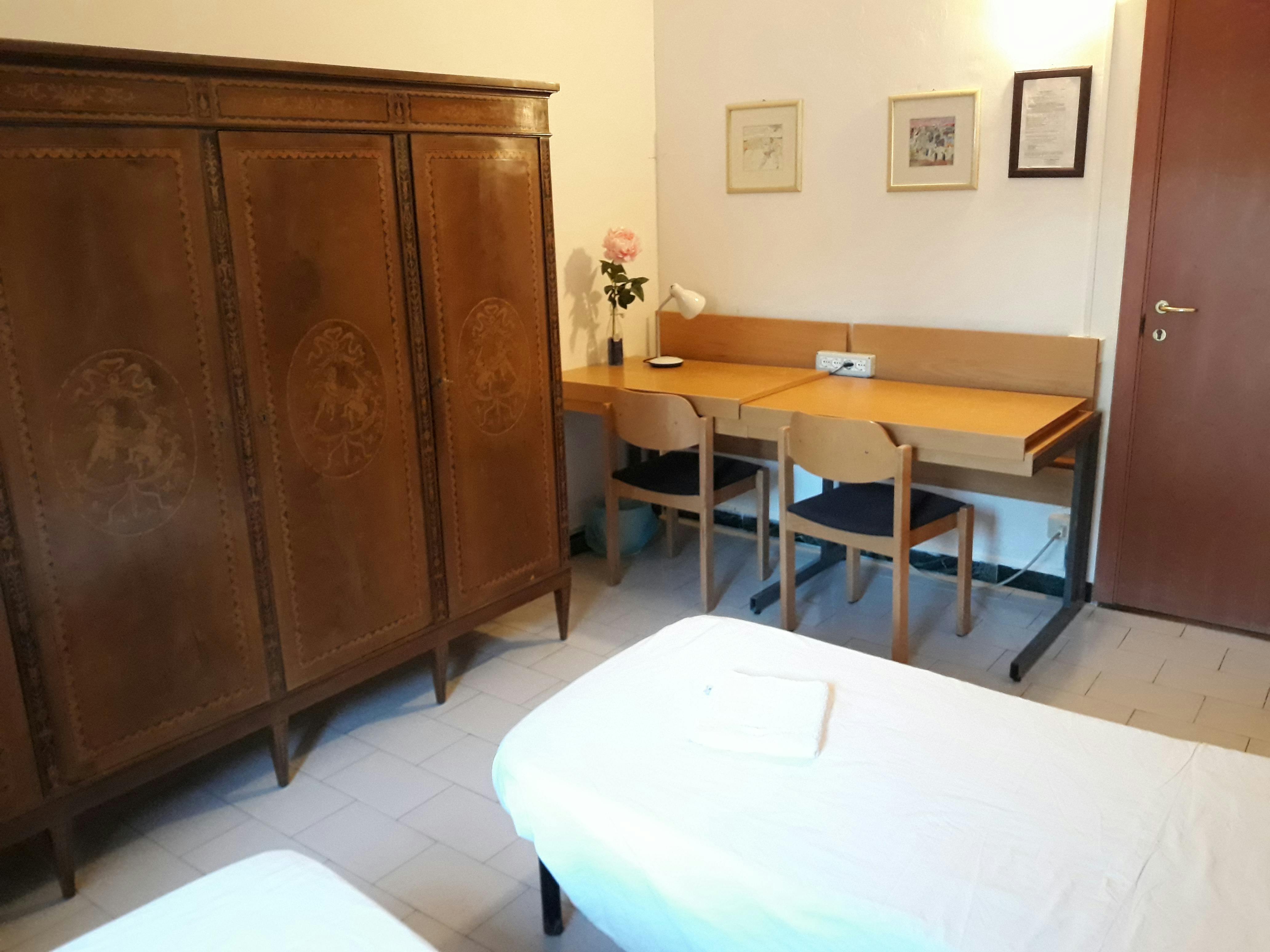 Shared room in Via Giacomo di Mino il Pellicciaio, Siena (1728637) room image 2
