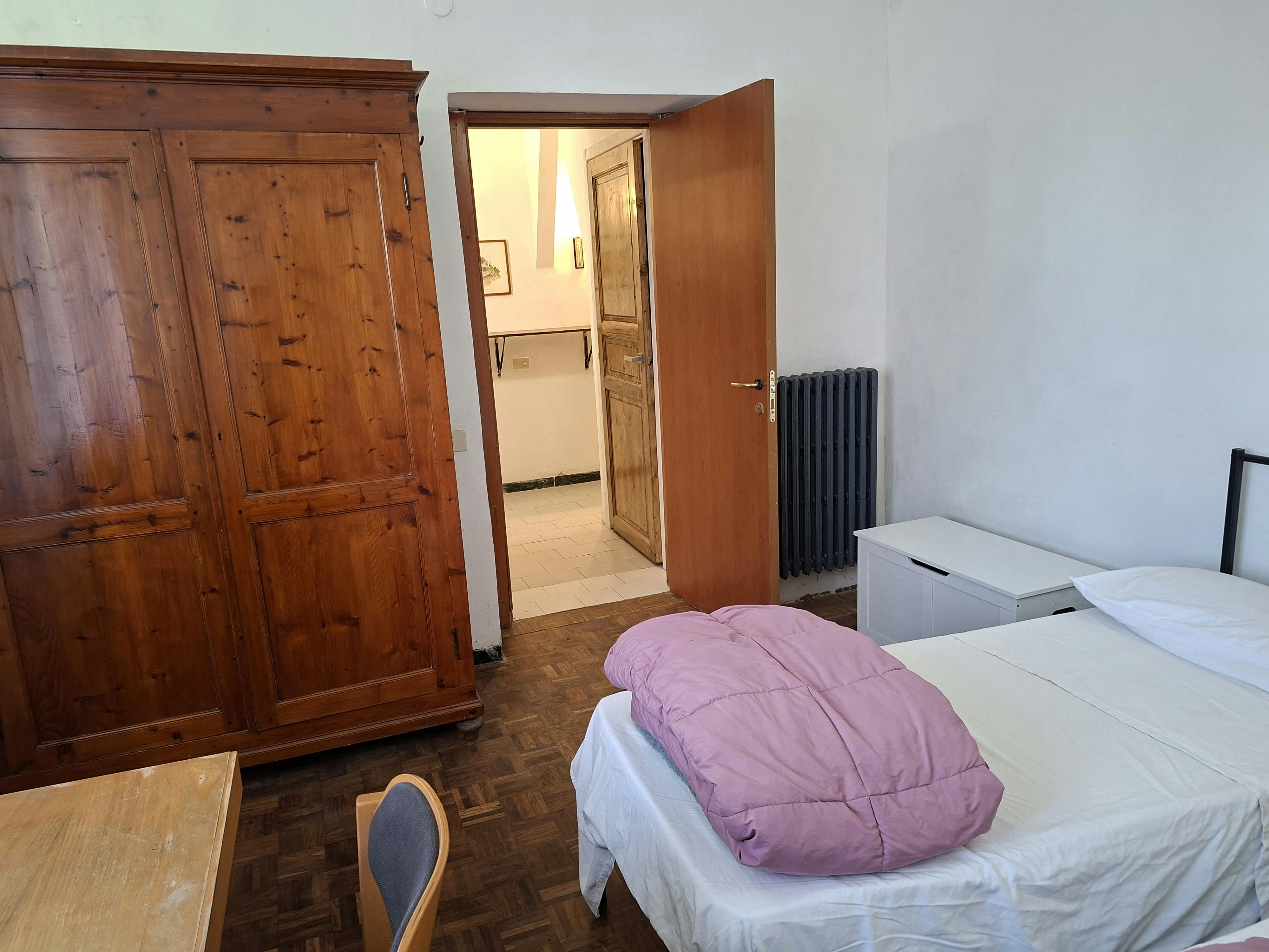 Shared room in Via Giacomo di Mino il Pellicciaio, Siena (1728638) room image 2