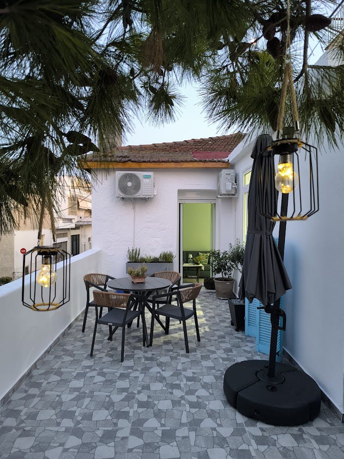 Appartement à louer pour 990 €/mois à Keratsíni, Flogita