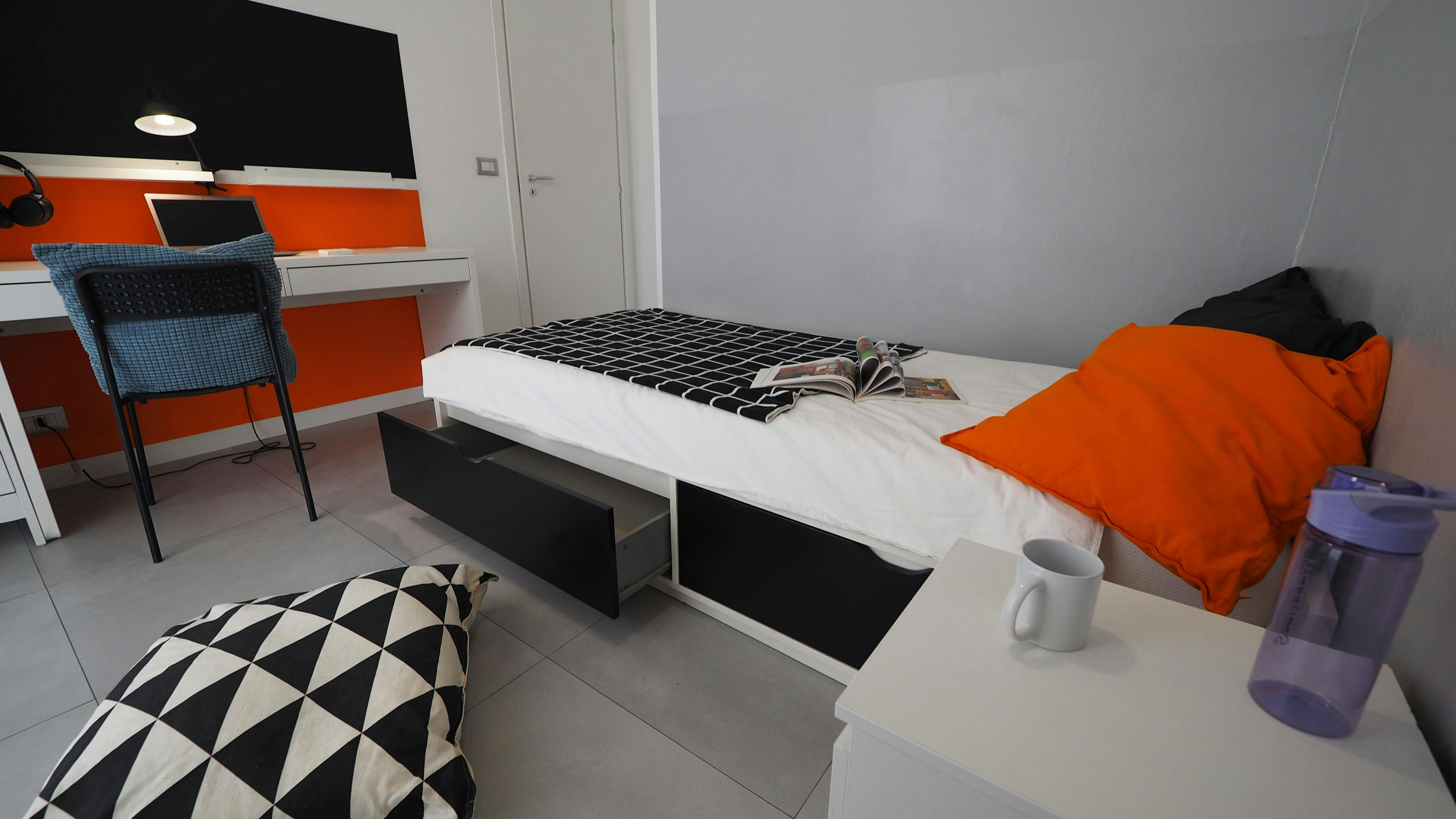 Private room in Via Verolengo, Turin (1728845) room image 2
