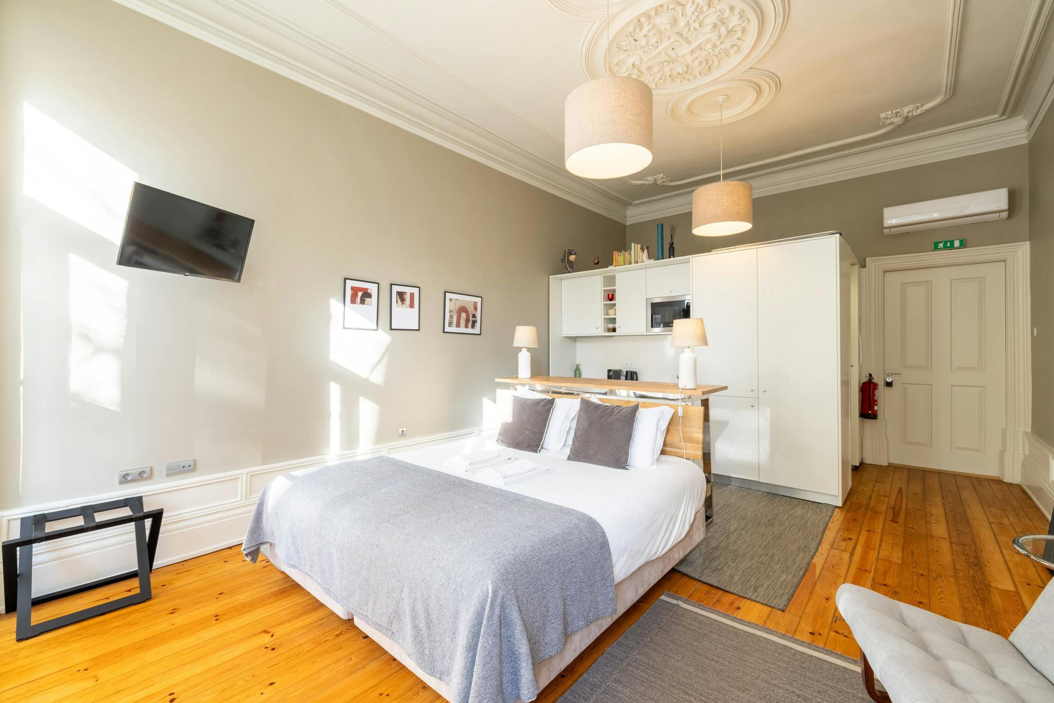 1-Bedroom Apartment in Rua de Santa Teresa, Porto (1728983) room image 1
