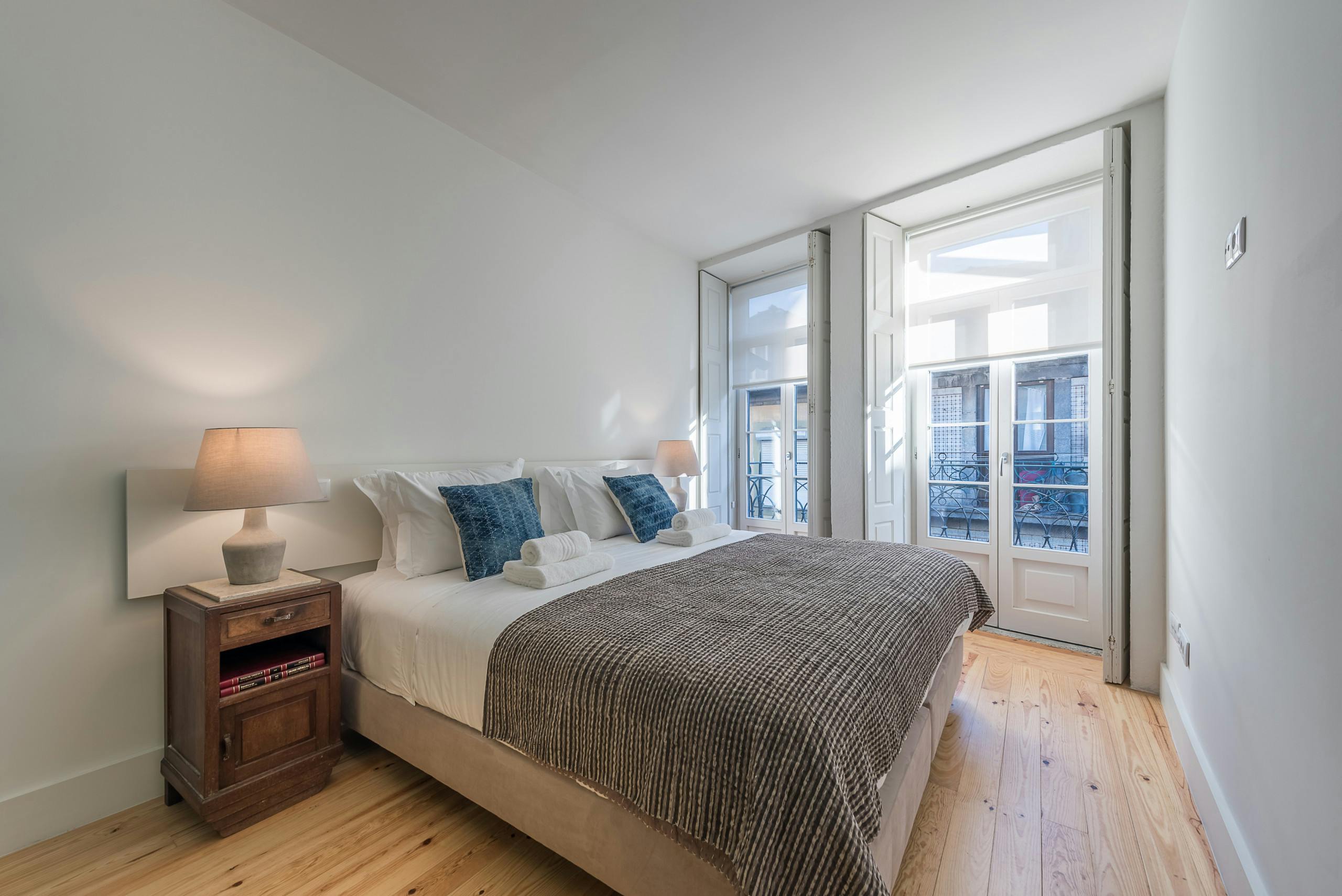 1-Bedroom Apartment in Rua dos Caldeireiros, Porto (1728987) room image 1