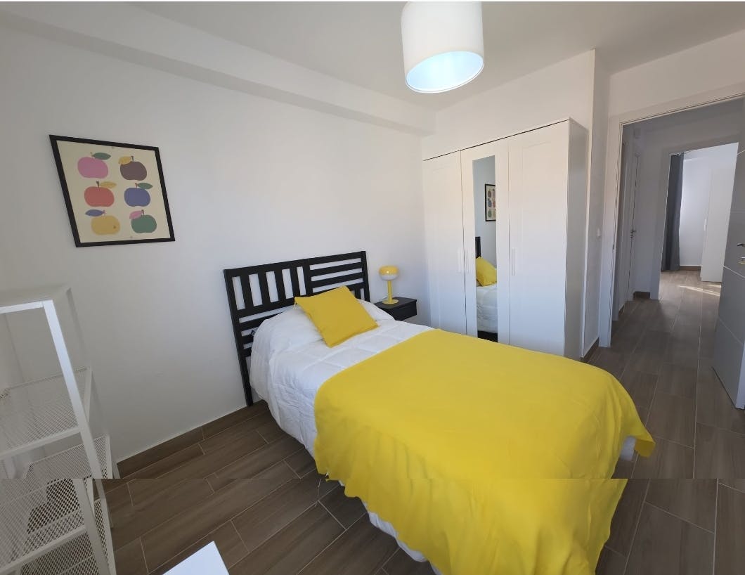 Private room in Calle Vía Carpetana, Madrid (1729069) ROOM