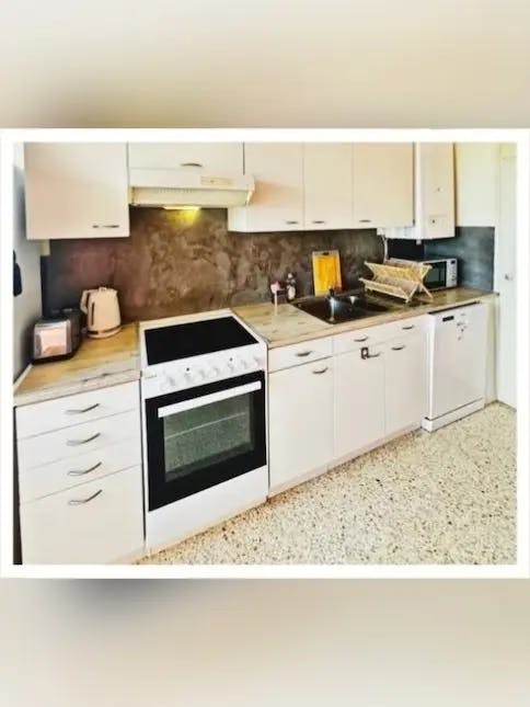 3-Bedroom Apartment in Avenue Jean Boccace, Avignon (1729073) room image 7