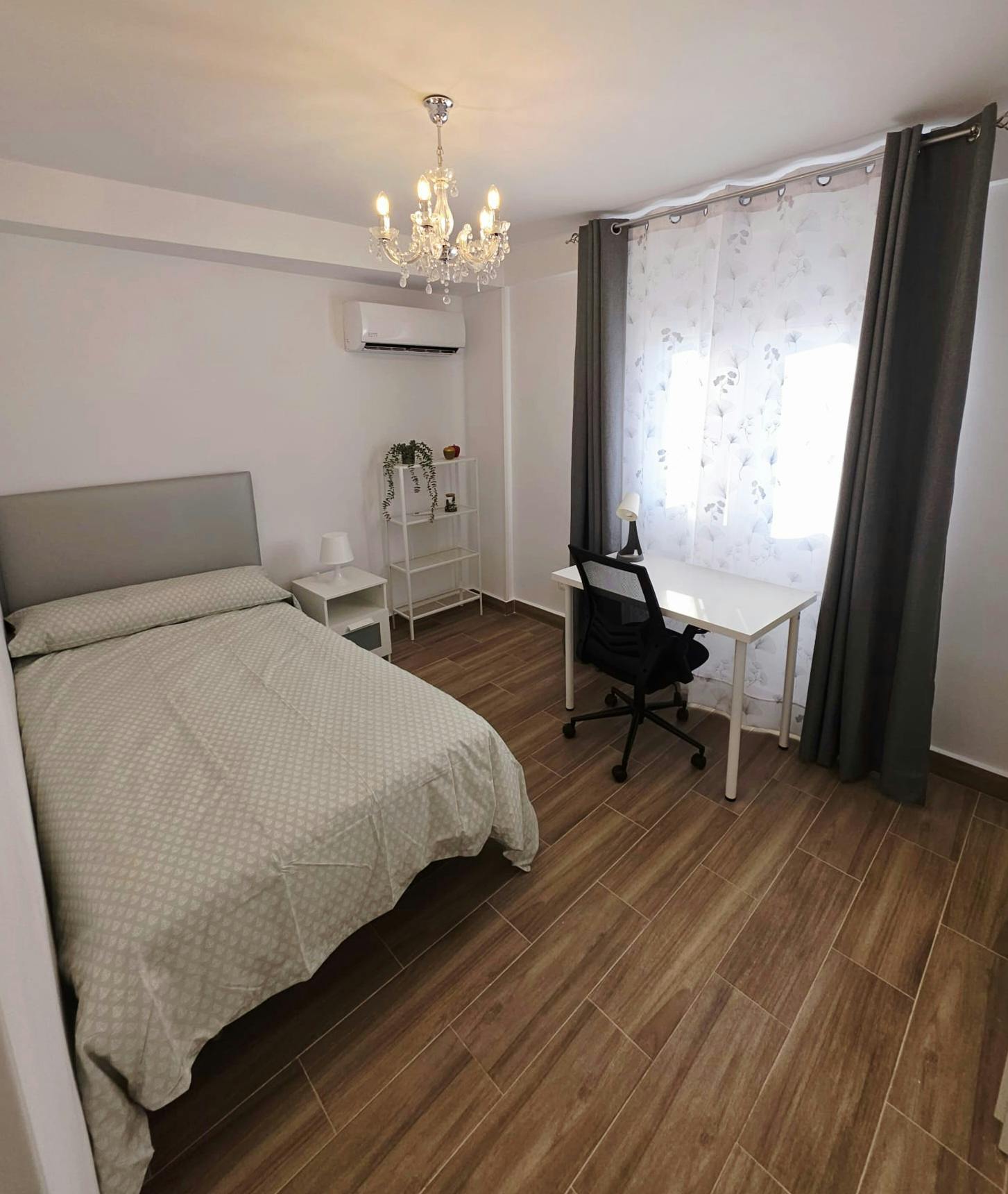 Quarto privado para alugar por € 495 por mês em Madrid, Calle Vía Carpetana