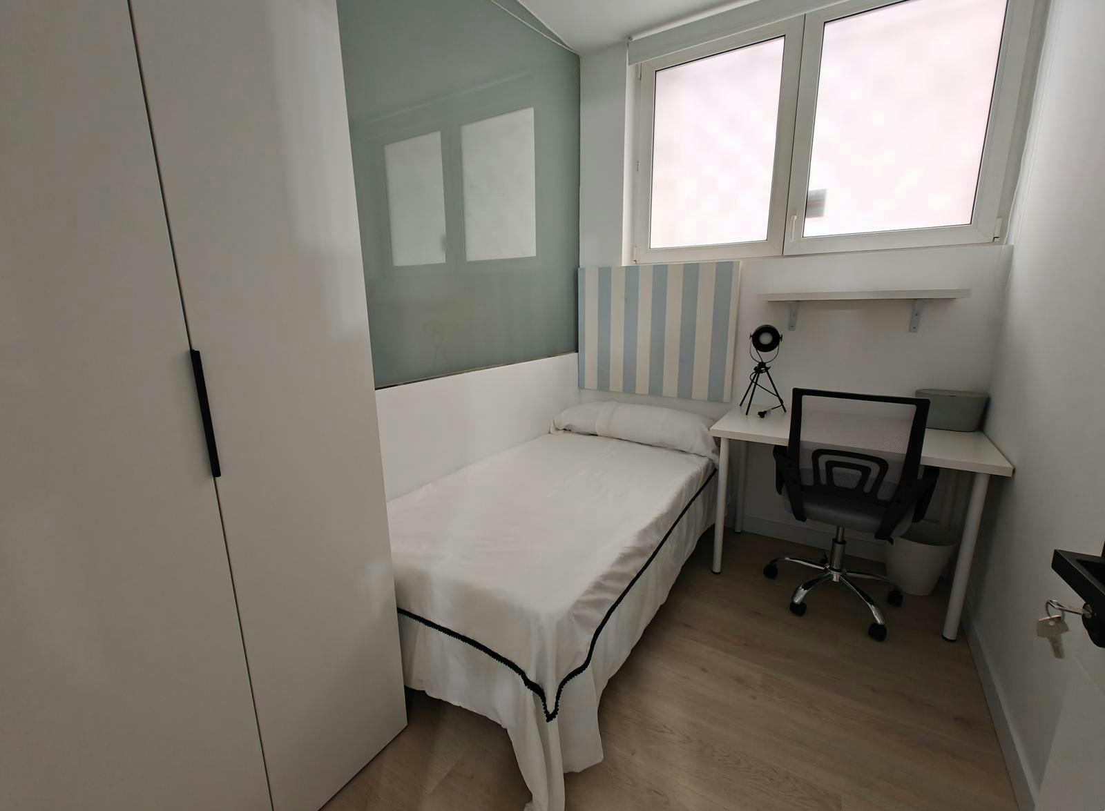 Private room in Calle de Juan Álvarez Mendizábal, Madrid (1729110) room image 1