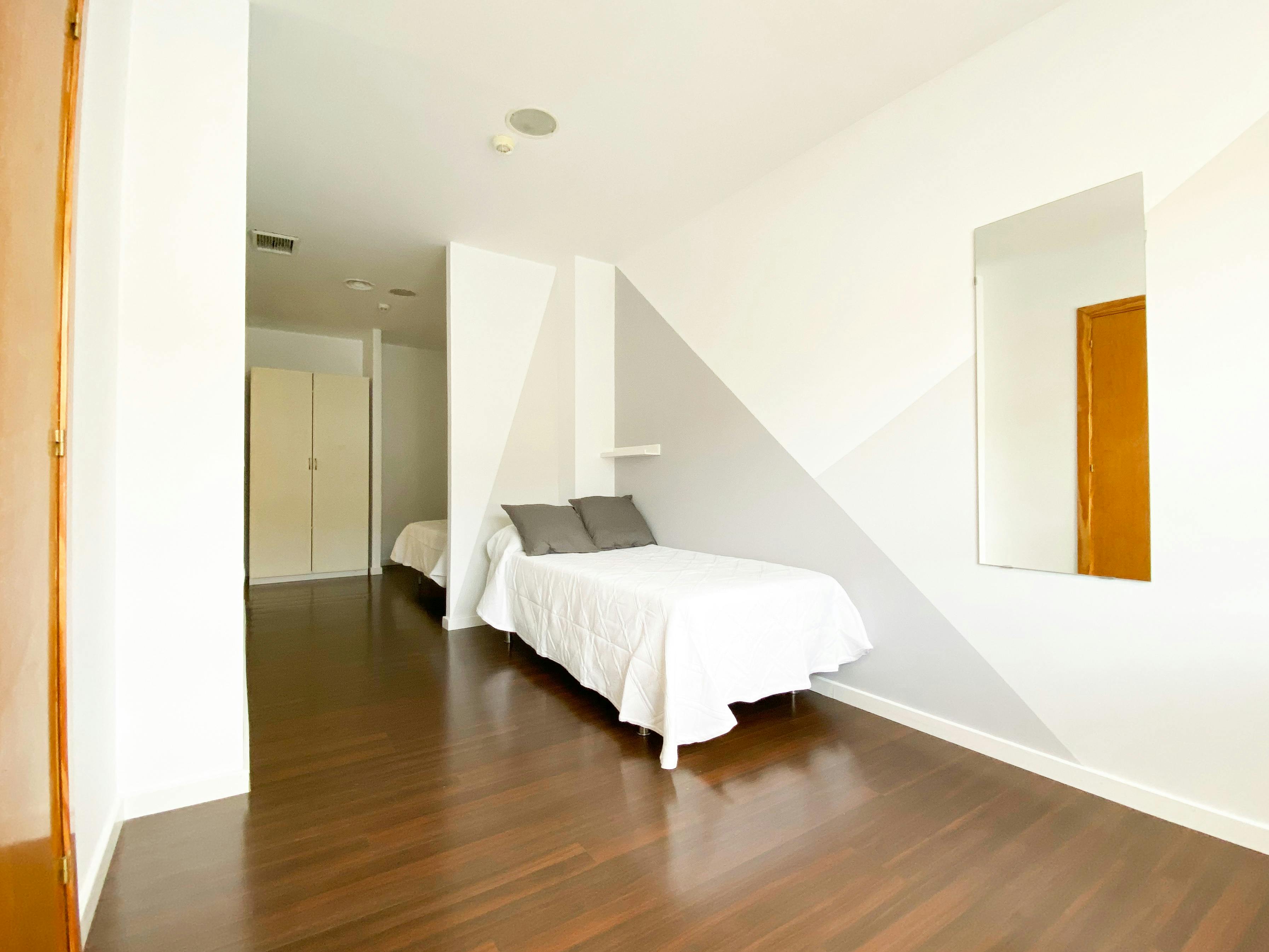 Habitación privada en alquiler por 700 € al mes en Zaragoza, Plaza La Poesía