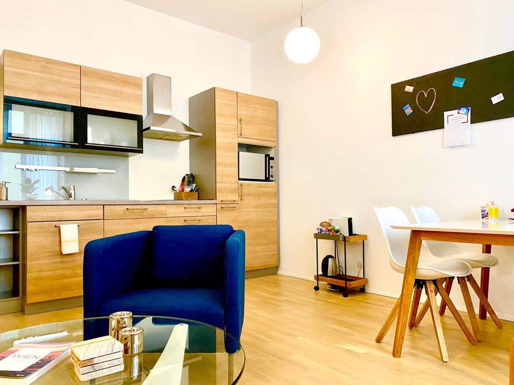 Apartment for rent for €1,250 per month in Vienna, Laurenzgasse