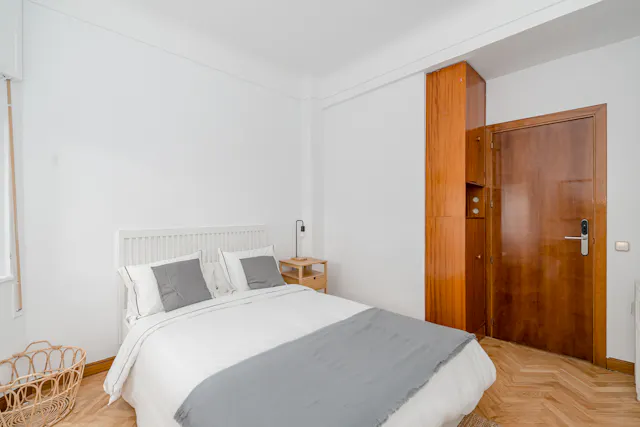 Private room in Calle del General Díaz Porlier, Madrid (1729198) room image 2