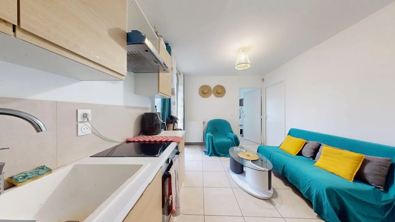 2-Bedroom Apartment in Rue du Professeur Roux, Vénissieux (1729217) ROOM 2
