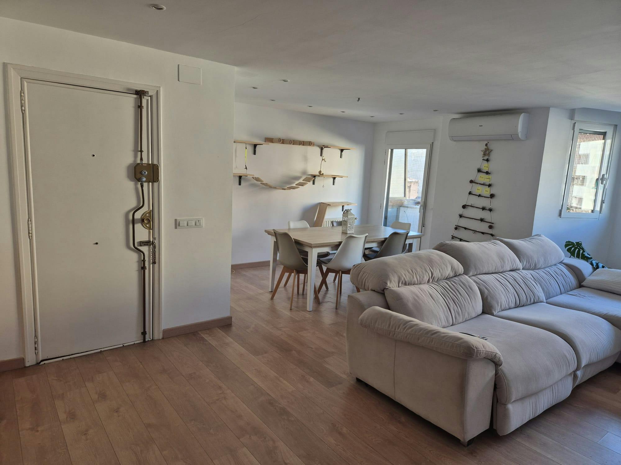 4-Bedroom Apartment in Carrer de Sant Vicent Màrtir, Valencia (1729552) ROOM 1