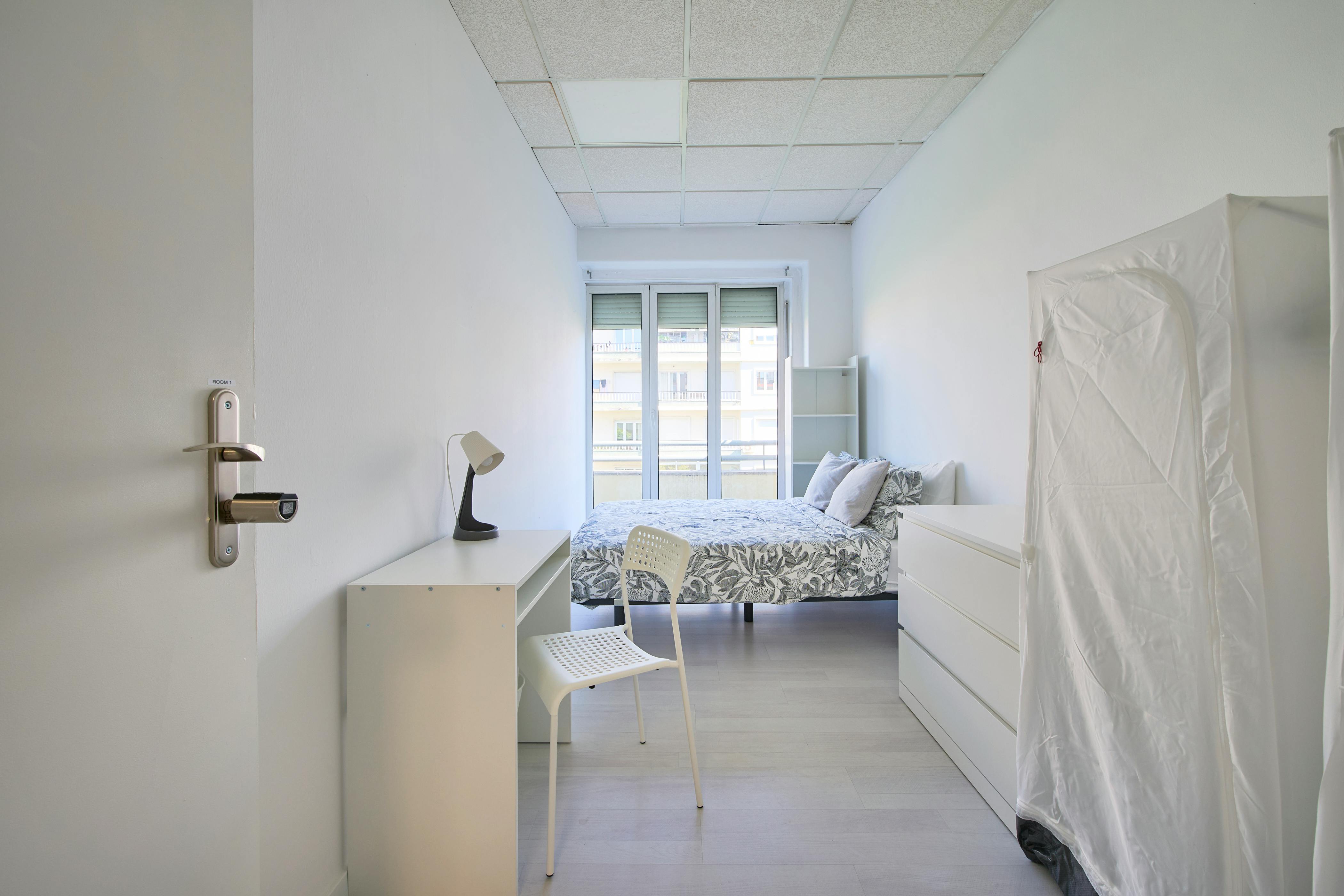 Private room in Avenida Elias Garcia, Lisbon (1729614) ROOM