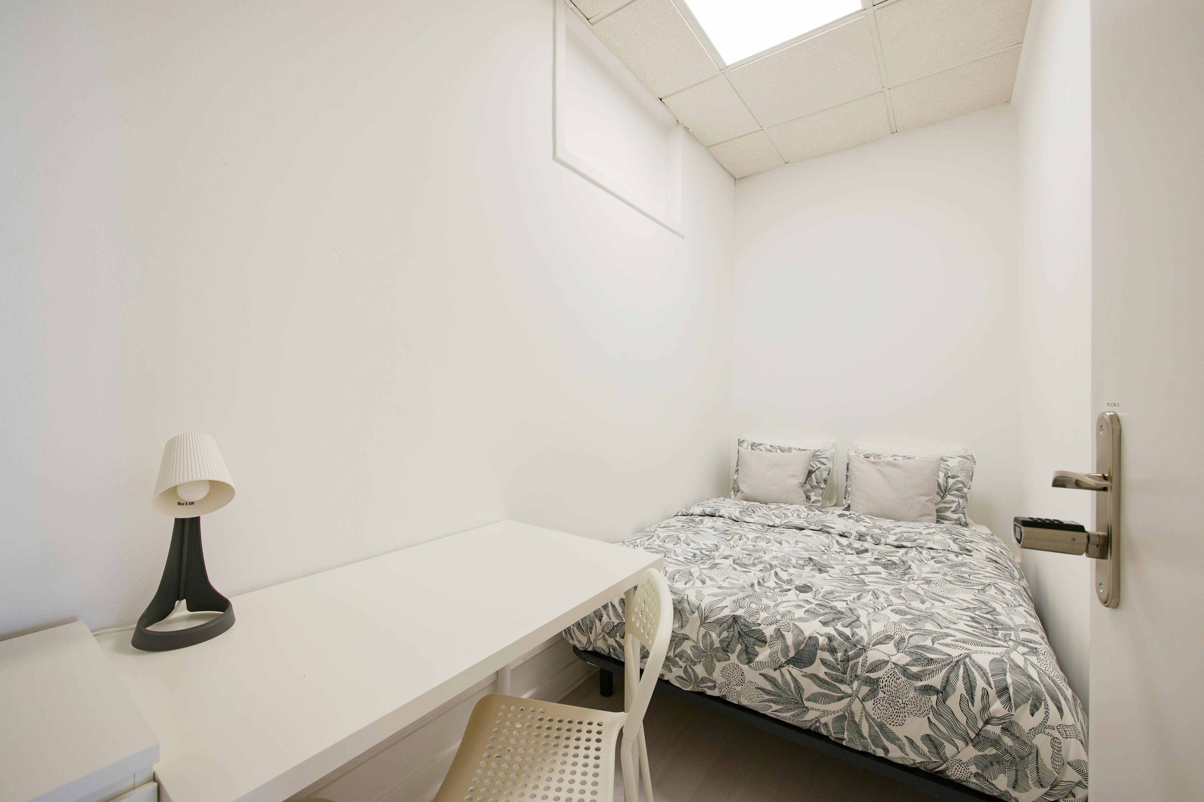 Pokój prywatny do wynajęcia za 450 € miesięcznie w mieście Lisbon, Avenida Elias Garcia