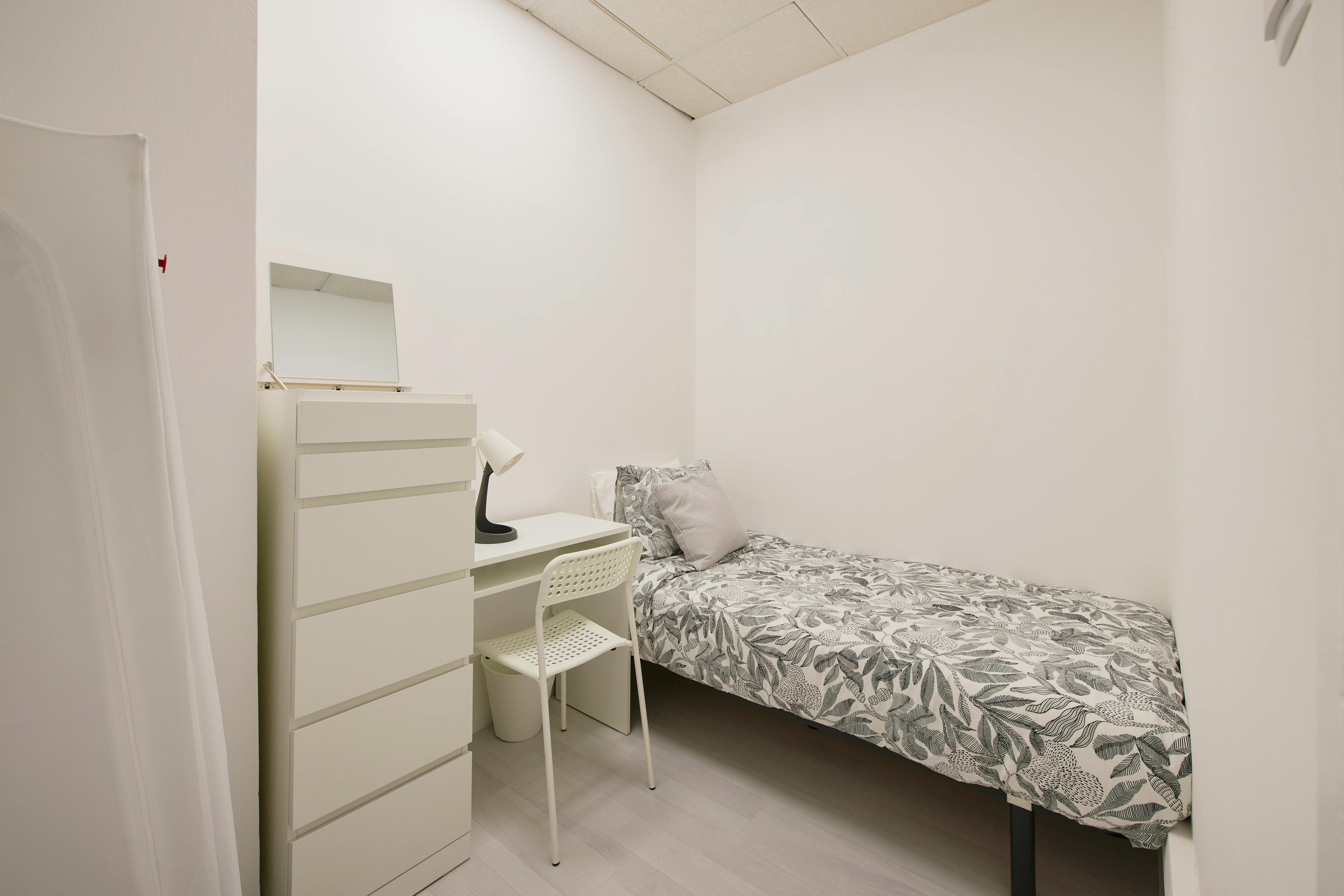 Private room in Avenida Elias Garcia, Lisbon (1729647) room image 1