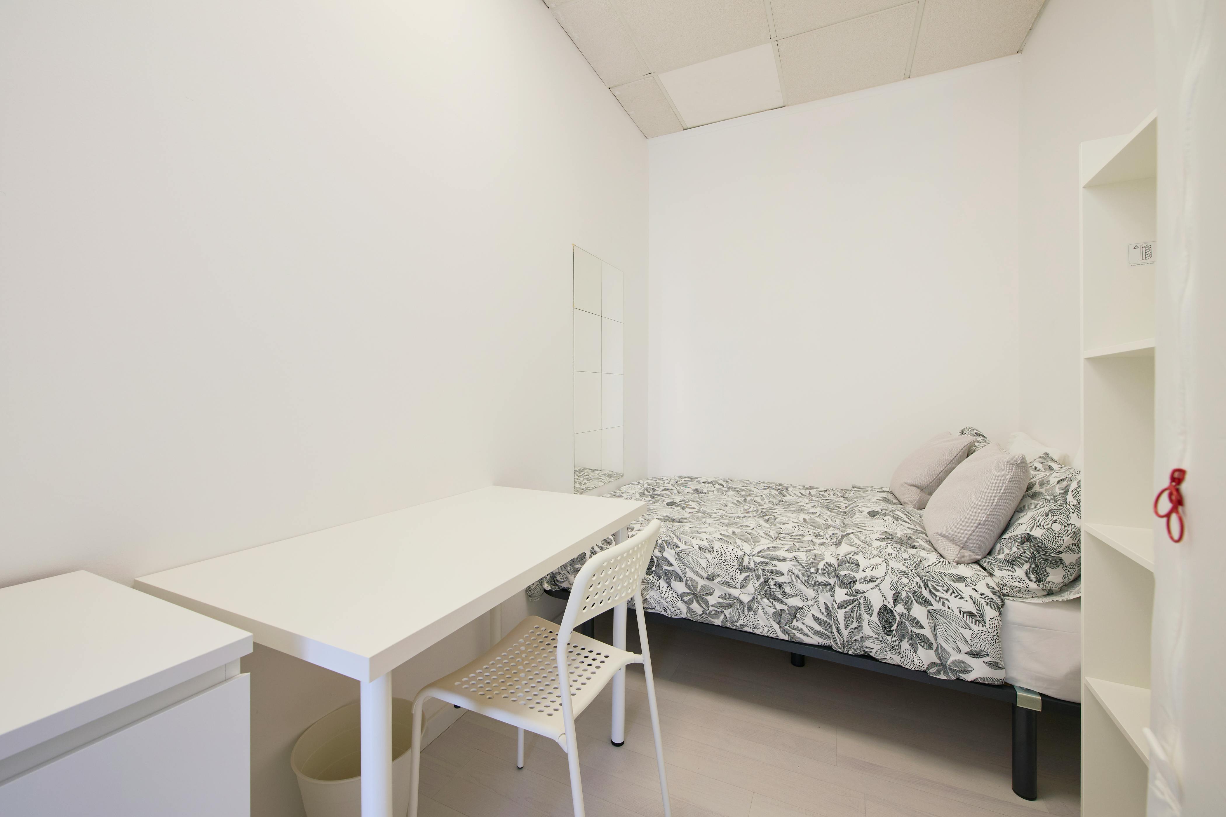 Private room in Avenida Elias Garcia, Lisbon (1729649) room image 1