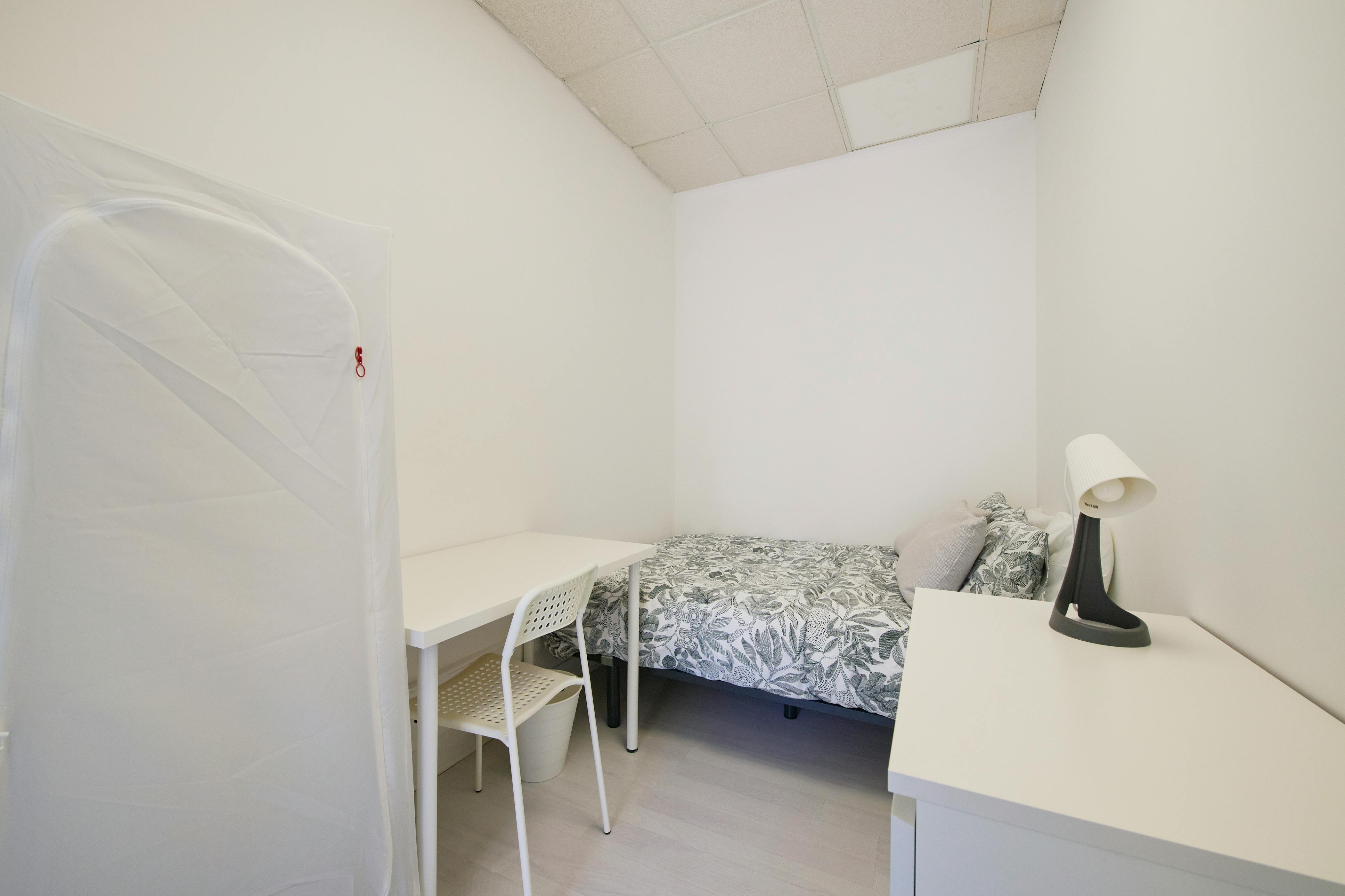 Private room in Avenida Elias Garcia, Lisbon (1729650) room image 1