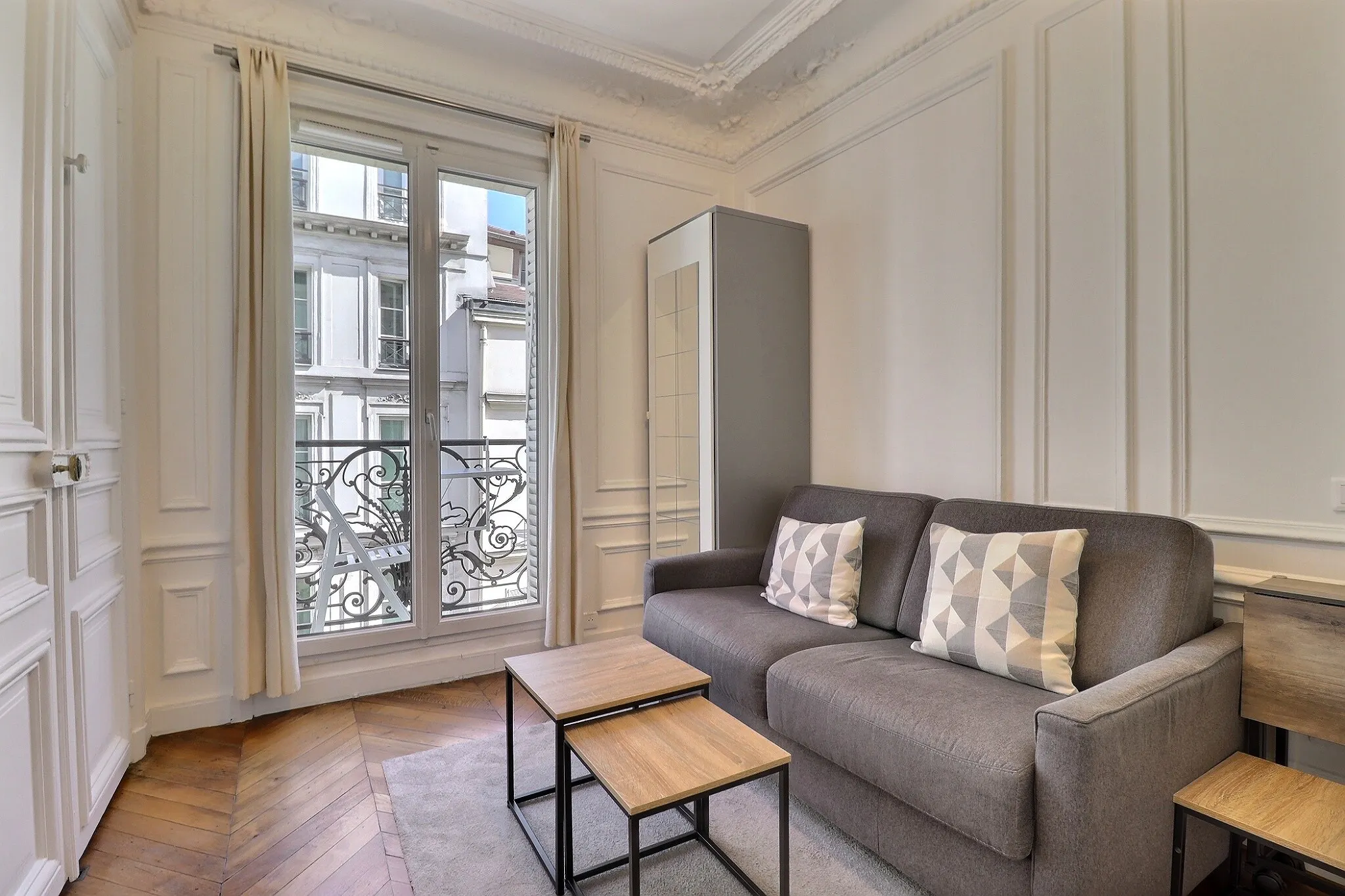 Rue d'Hauteville, Paris preview