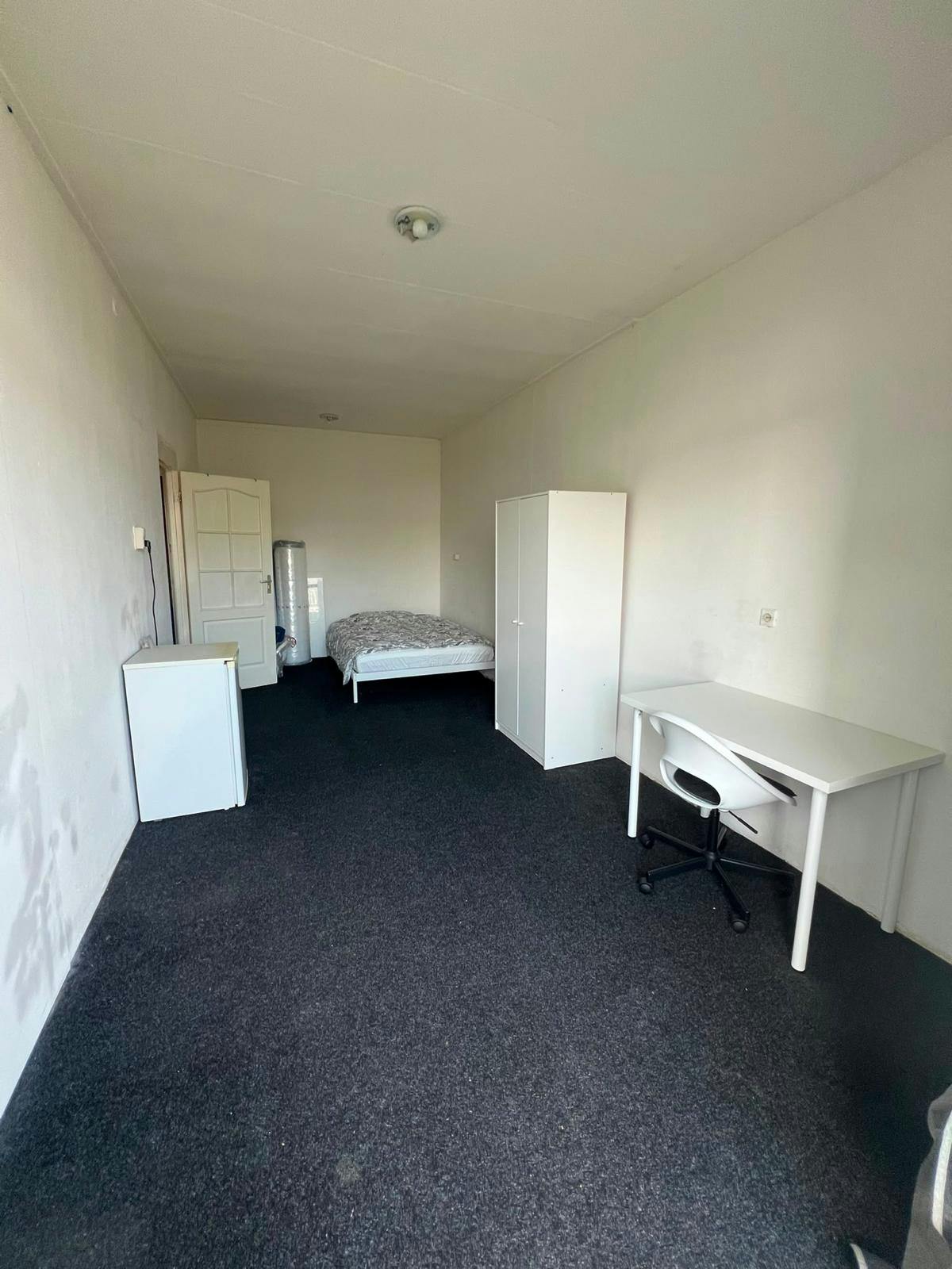 Private room in Strevelsweg, Rotterdam (1729785) room image 1