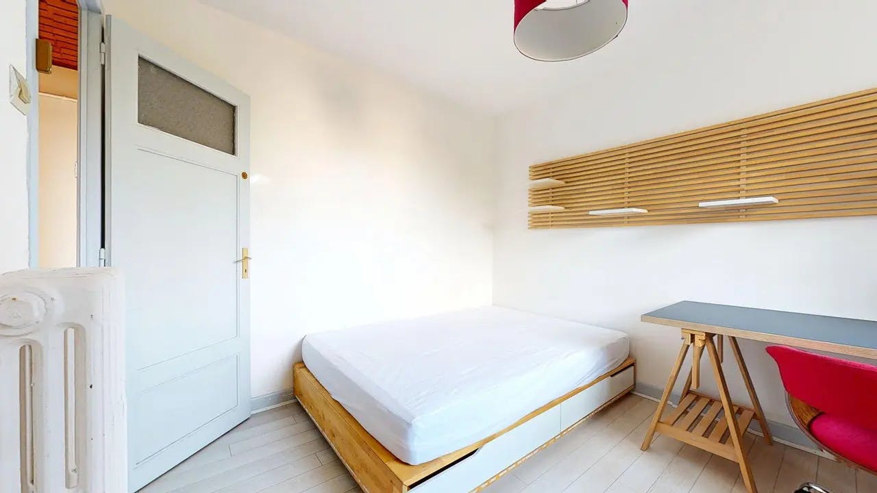 Private room in Rue des Meuniers, Clermont-Ferrand (1729942) room image 2