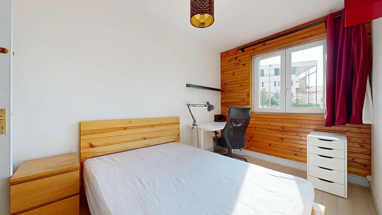 Private room in Rue des Meuniers, Clermont-Ferrand (1729944) room image 2