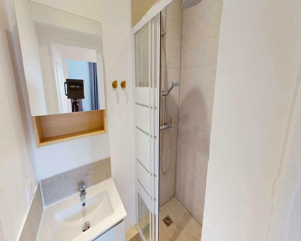 Private room for rent on Rue Chaligny, Paris - Plus