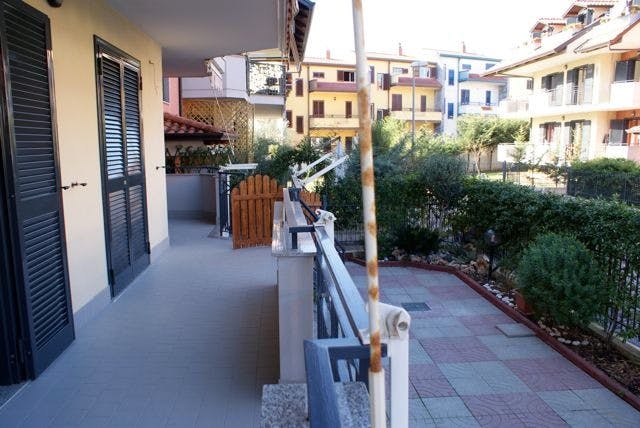 Apartment for rent for €1,200 per month in Lago Patria, Via Staffetta