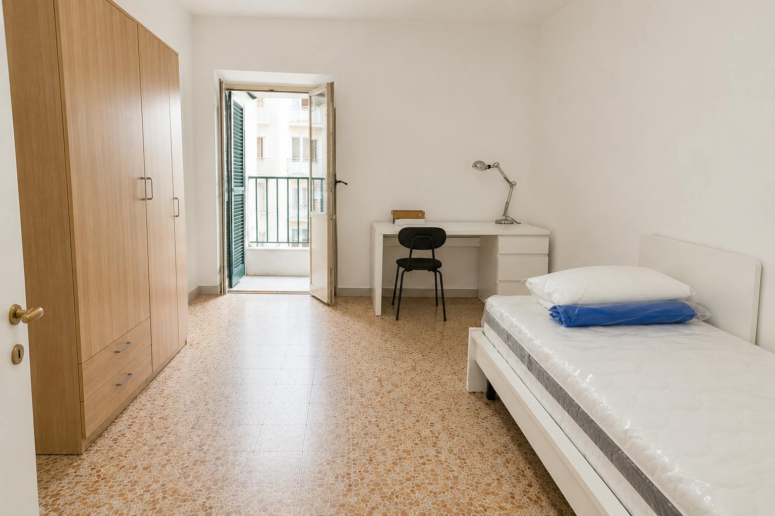 Private room in Via Portacarrese a Montecalvario, Naples (1730108) ROOM