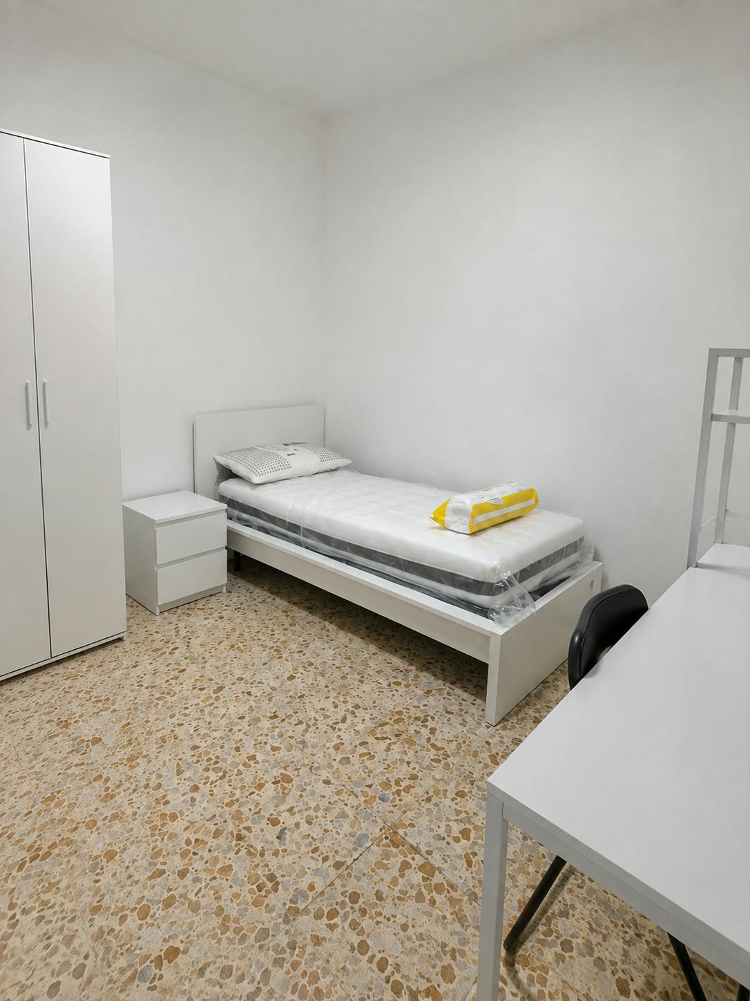 Chambre privée à louer pour 480 €/mois à Naples, Via Portacarrese a Montecalvario