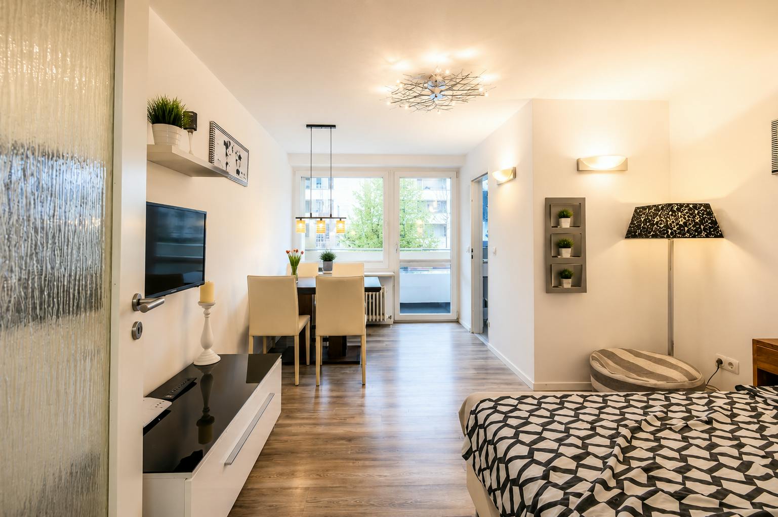 Appartement te huur voor € 1.375 per maand in Munich, Nietzschestraße