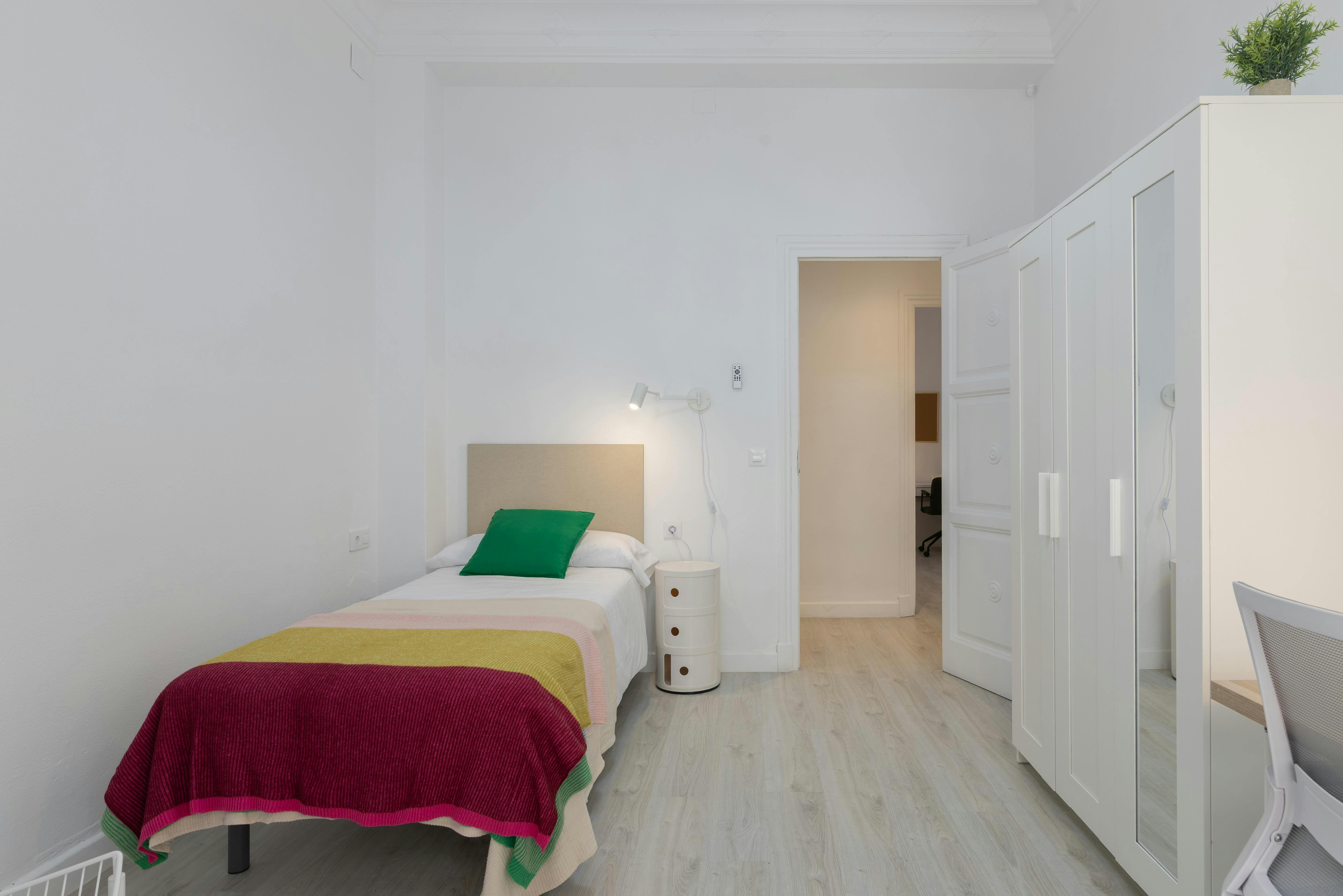 Apartamento para alugar por € 439 por mês em Valencia, Carrer de Guillem de Castro