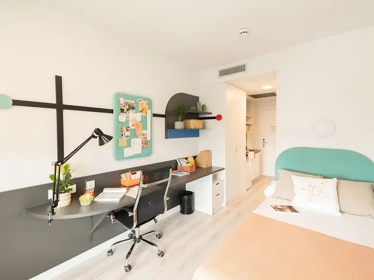 Private room in Carrer de Pau Gargallo, Barcelona (1730399) room image 1