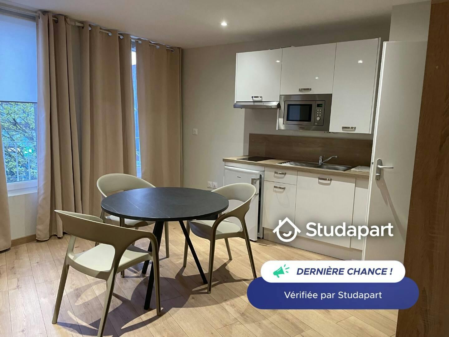 公寓 正在以 €730 的月租出租，其位于 Douai, Rue Marceline