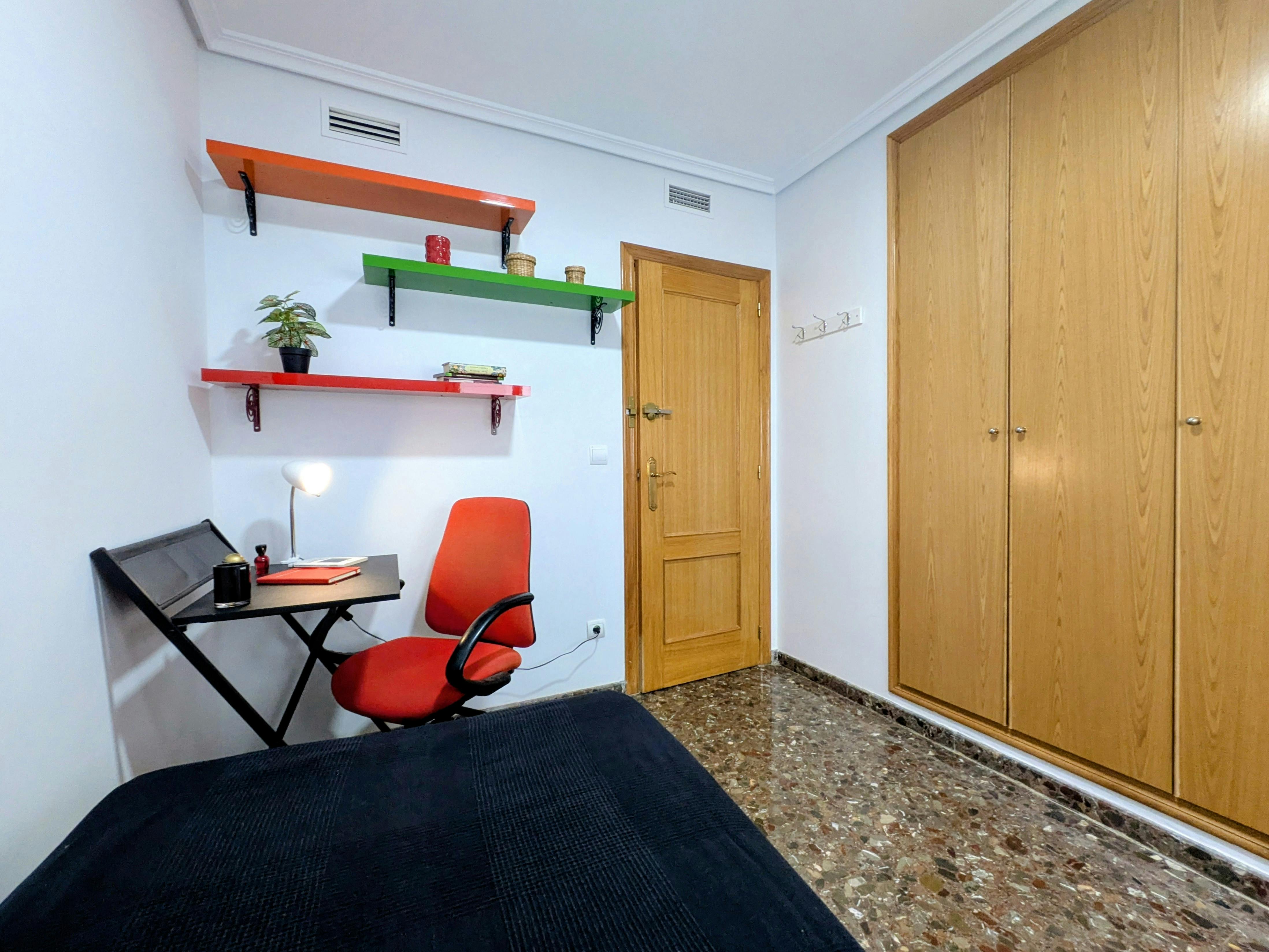 Private room for rent for €485 per month in Paterna, Carrer de les Eres