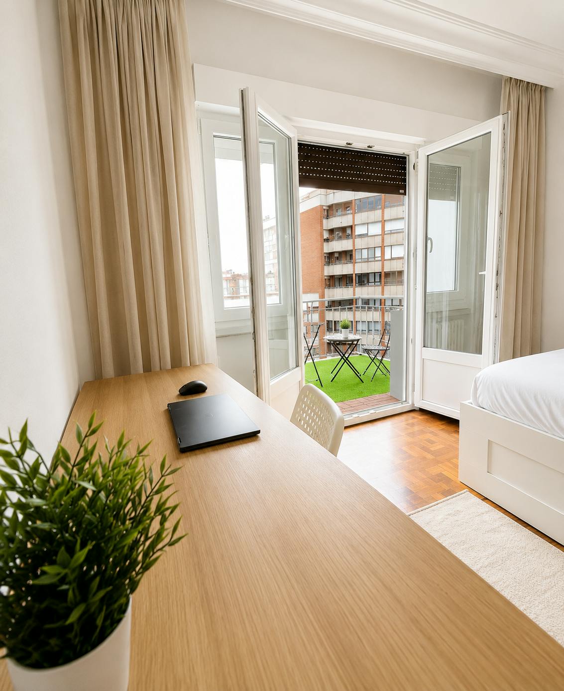 Private room in Calle Abejeras, Pamplona (1730679) room image 1