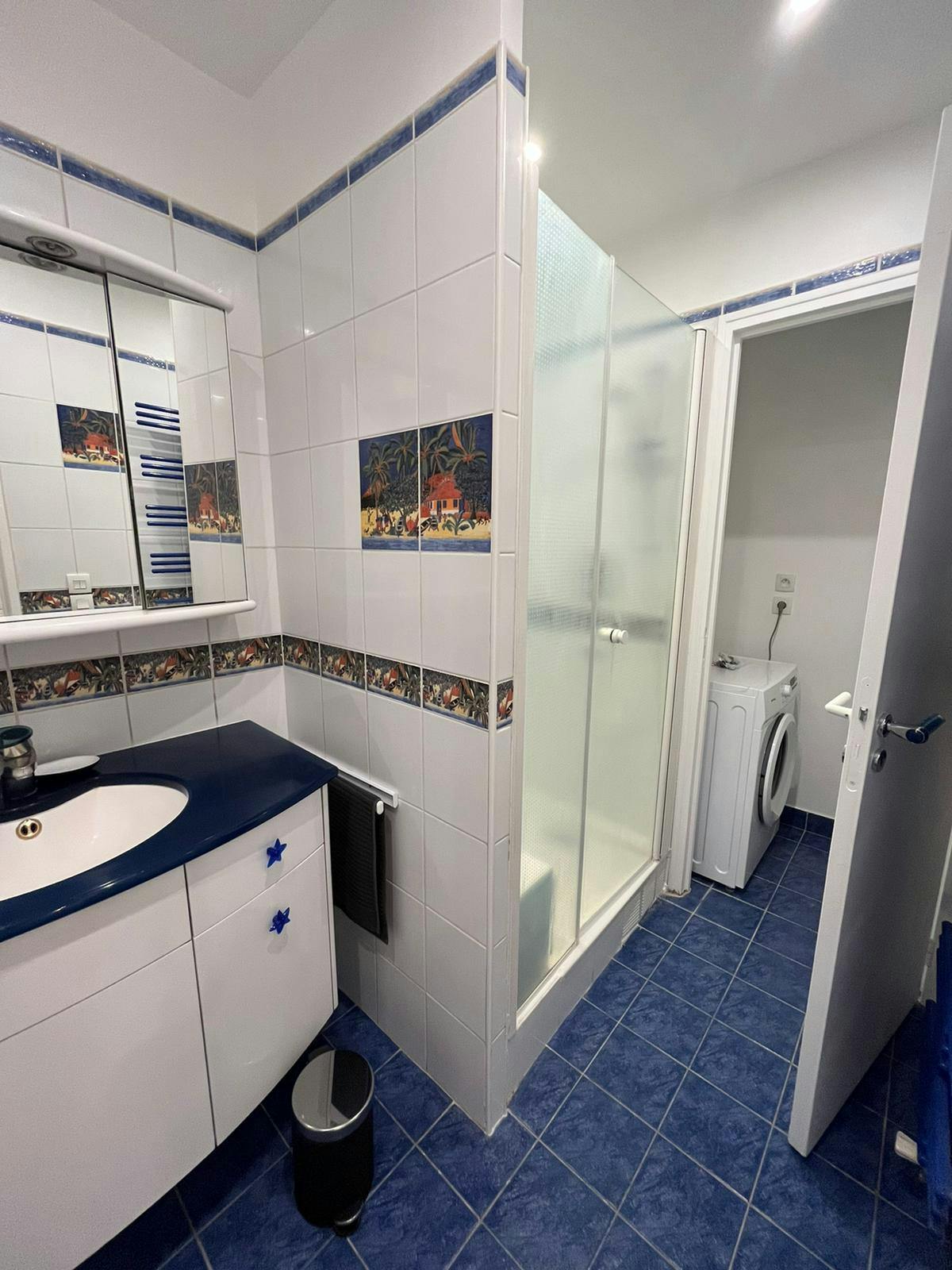 Private room for rent on Rue Léonard de Vinci, Paris - Plus