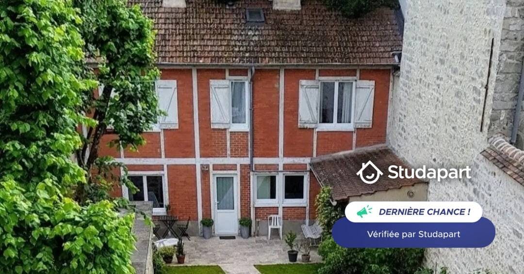 Maison à louer pour 1 300 €/mois à Fontainebleau, Rue Royale